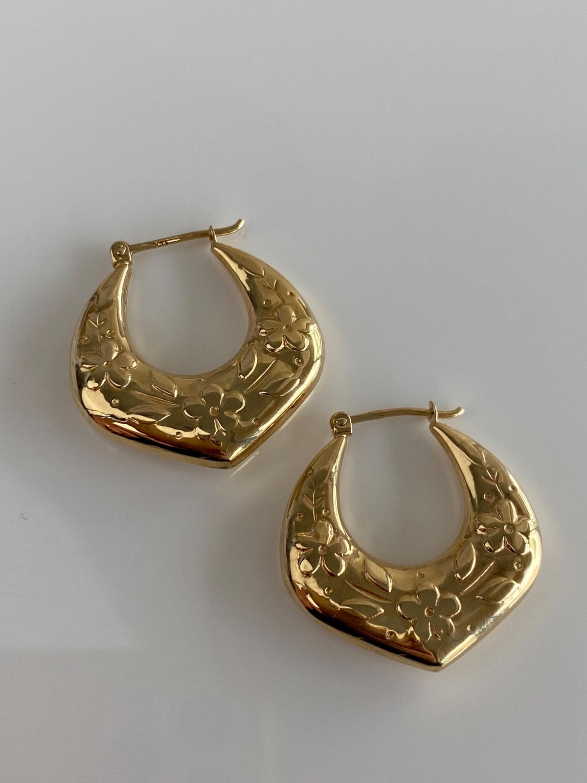 Vintage 14k Yellow Gold Floral Pattern Chevron Hoop Earrings