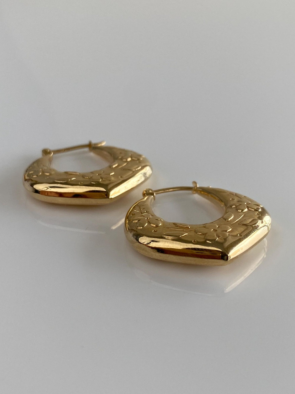 Vintage 14k Yellow Gold Floral Pattern Chevron Hoop Earrings
