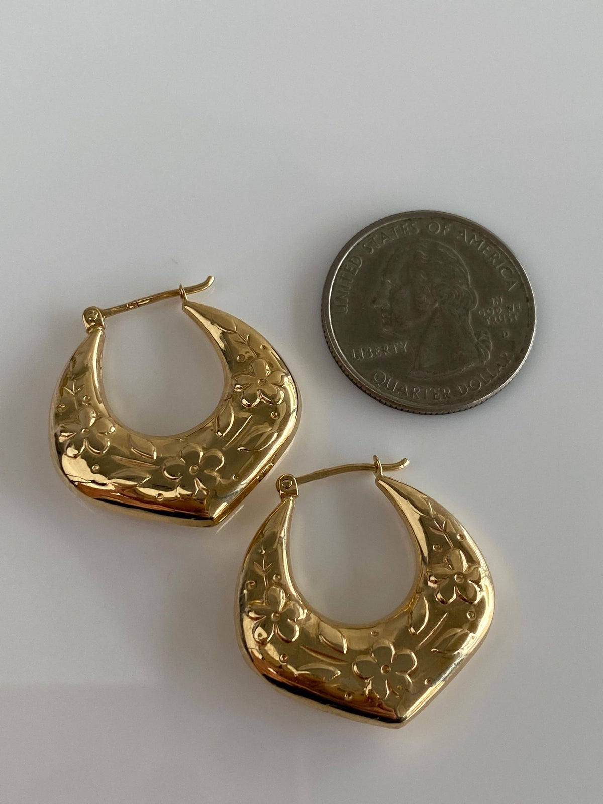 Vintage 14k Yellow Gold Floral Pattern Chevron Hoop Earrings