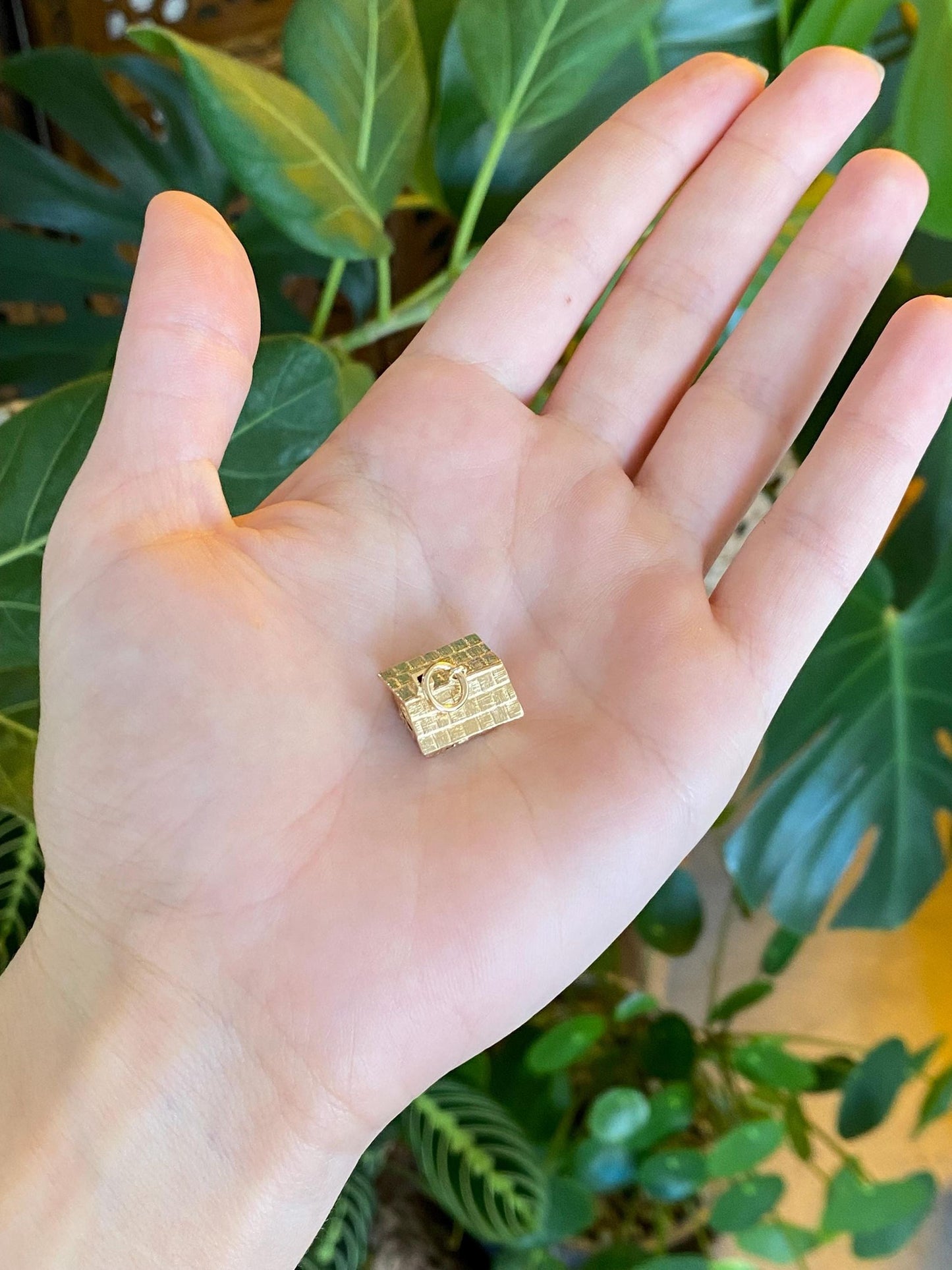 Vintage Solid 10k Yellow Gold Articulated House Cabin Charm