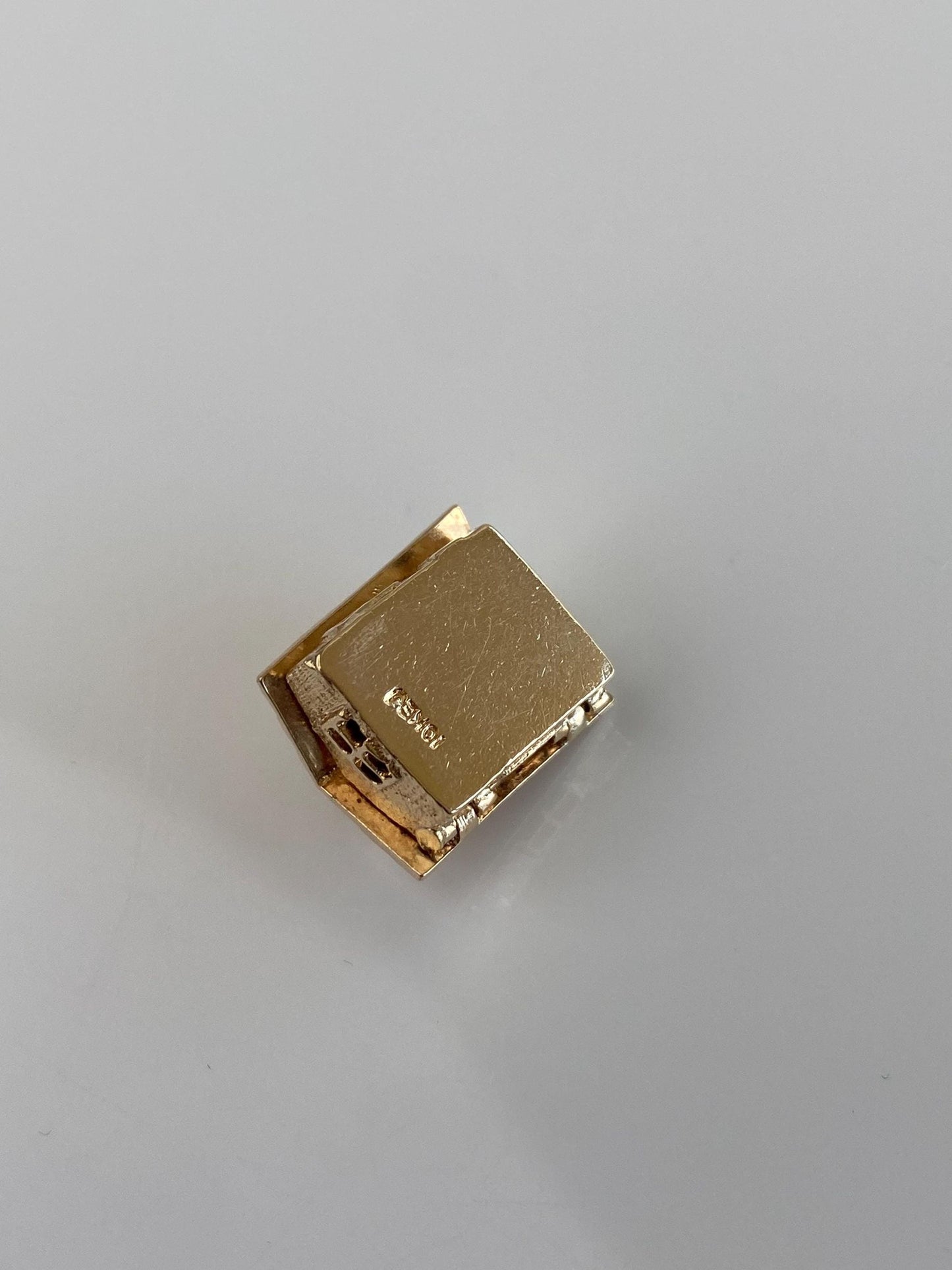 Vintage Solid 10k Yellow Gold Articulated House Cabin Charm