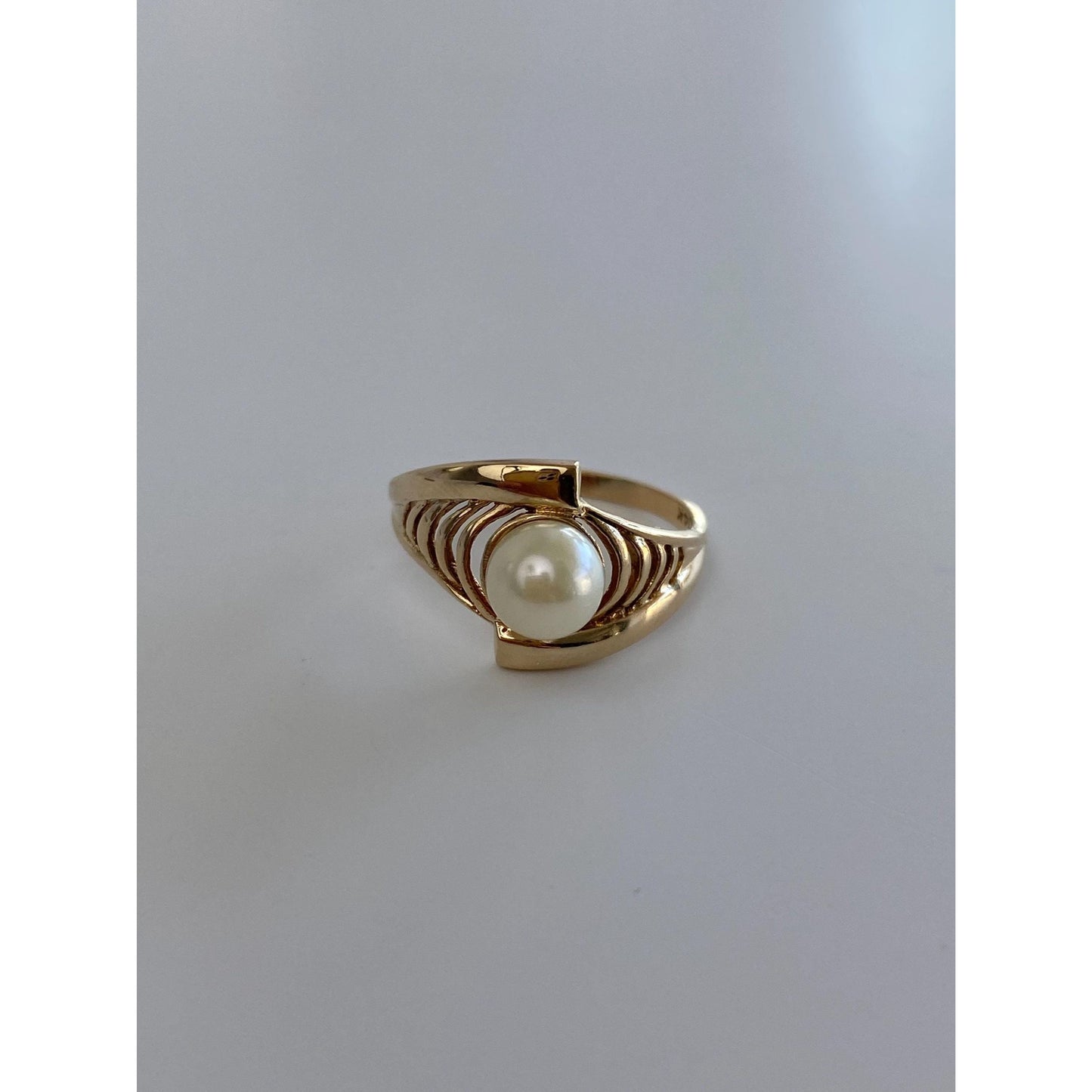 Vintage Solid 14k Yellow Gold Pearl Ring - Size 5.75