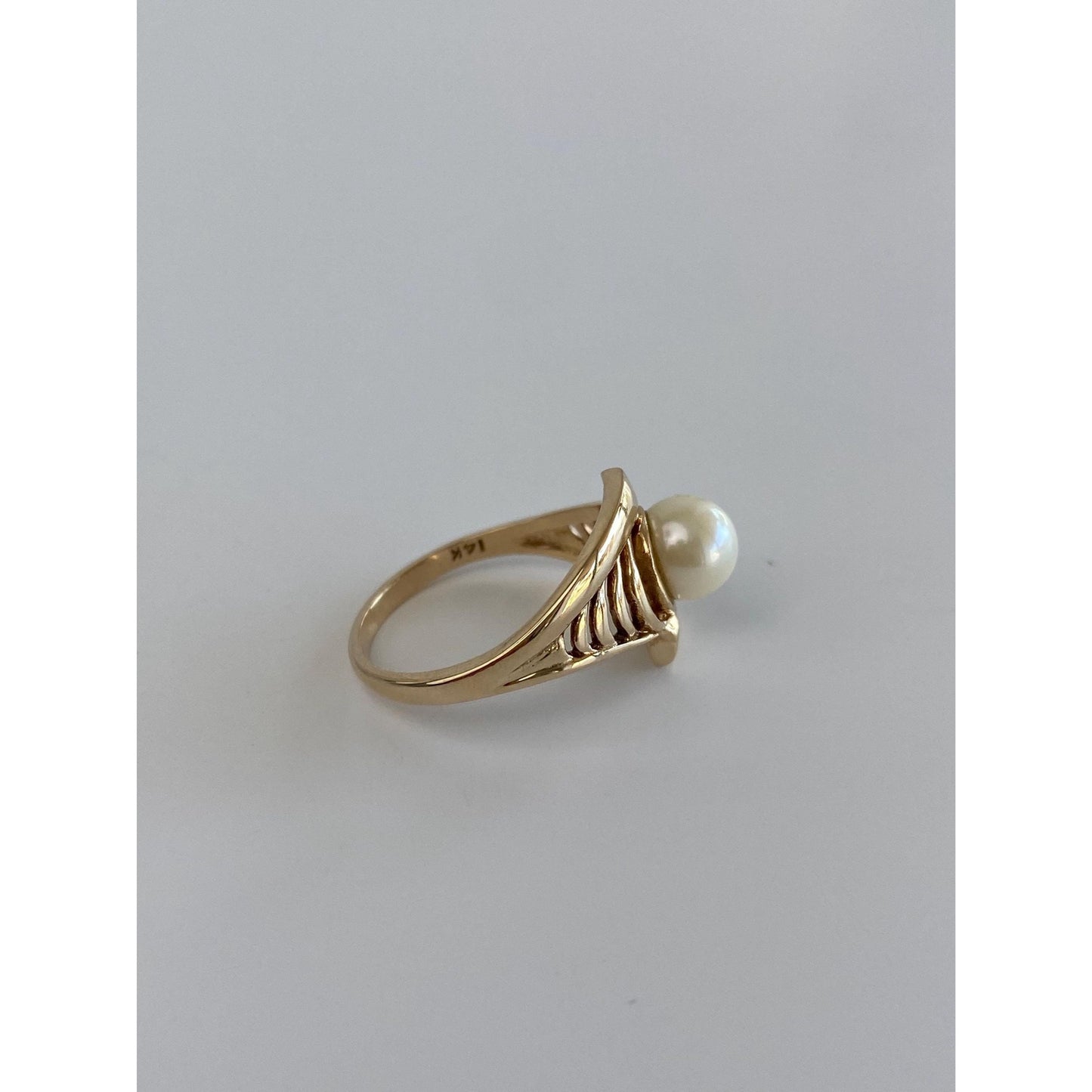 Vintage Solid 14k Yellow Gold Pearl Ring - Size 5.75