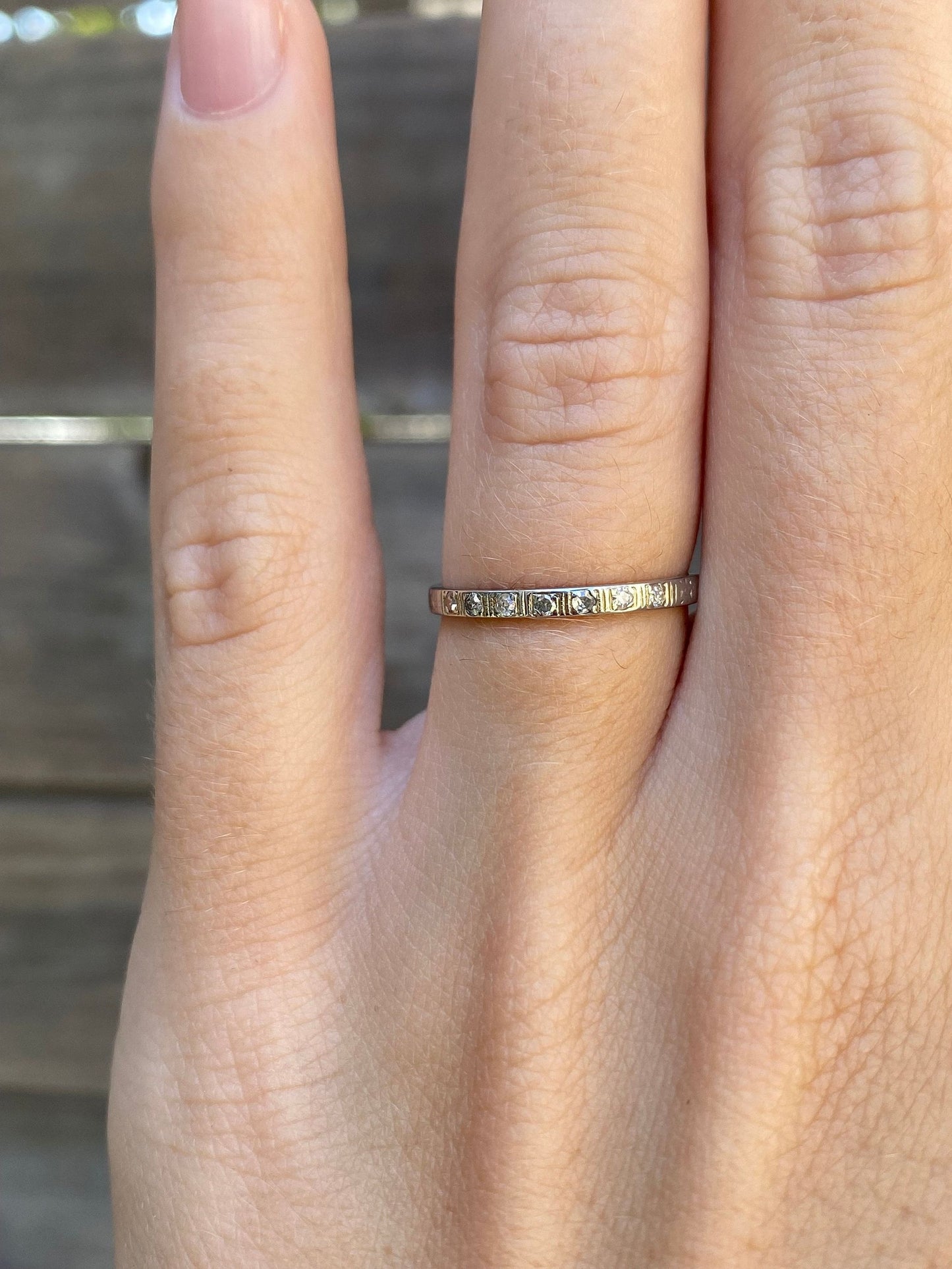 Vintage Solid 18k White Gold Clear Sapphire Designed Ring Band - Size 5.5