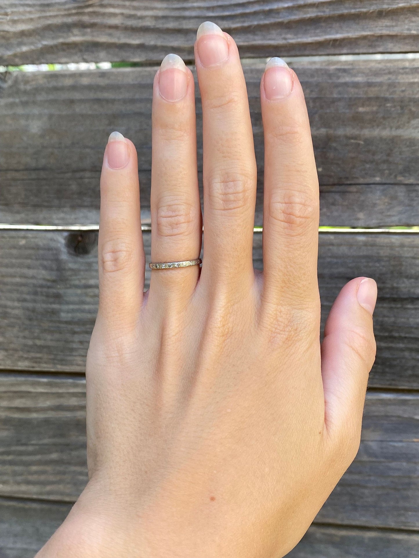 Vintage Solid 18k White Gold Clear Sapphire Designed Ring Band - Size 5.5