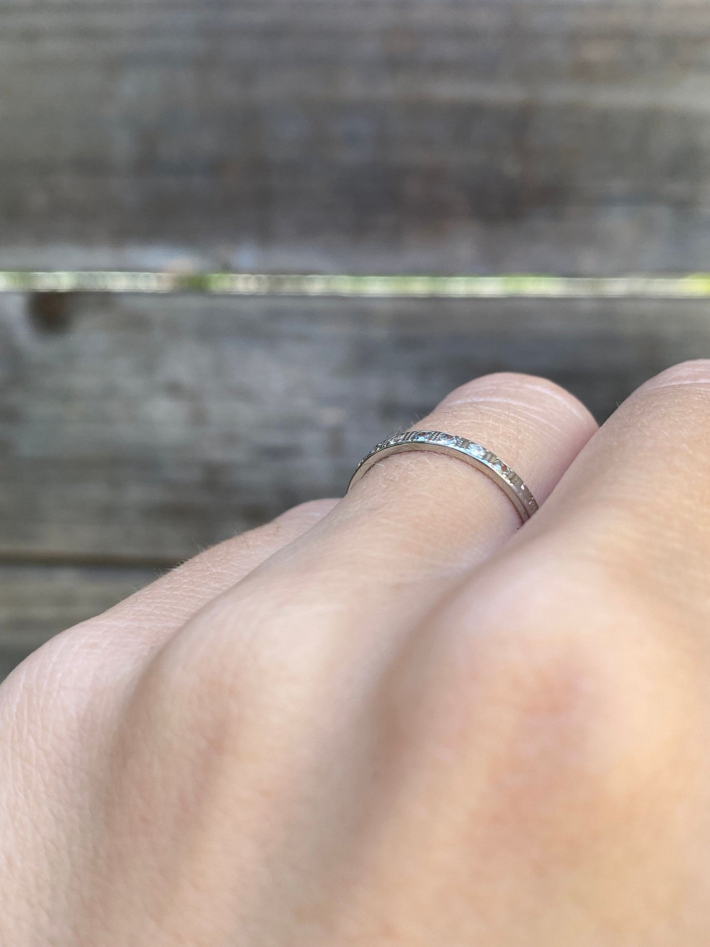 Vintage Solid 18k White Gold Clear Sapphire Designed Ring Band - Size 5.5