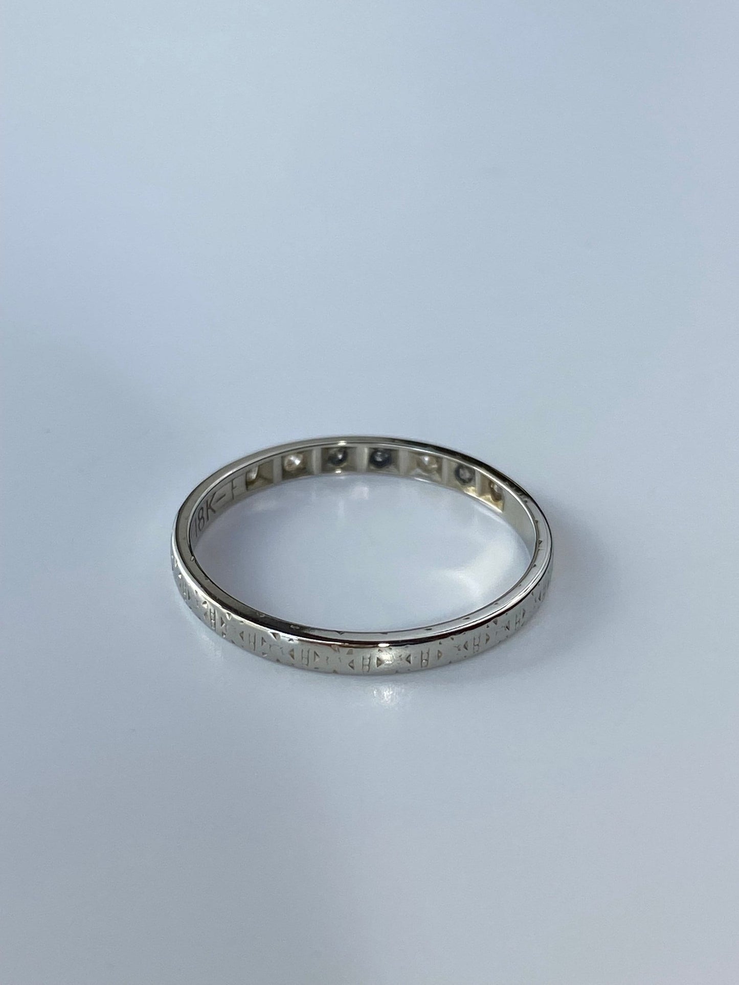 Vintage Solid 18k White Gold Clear Sapphire Designed Ring Band - Size 5.5