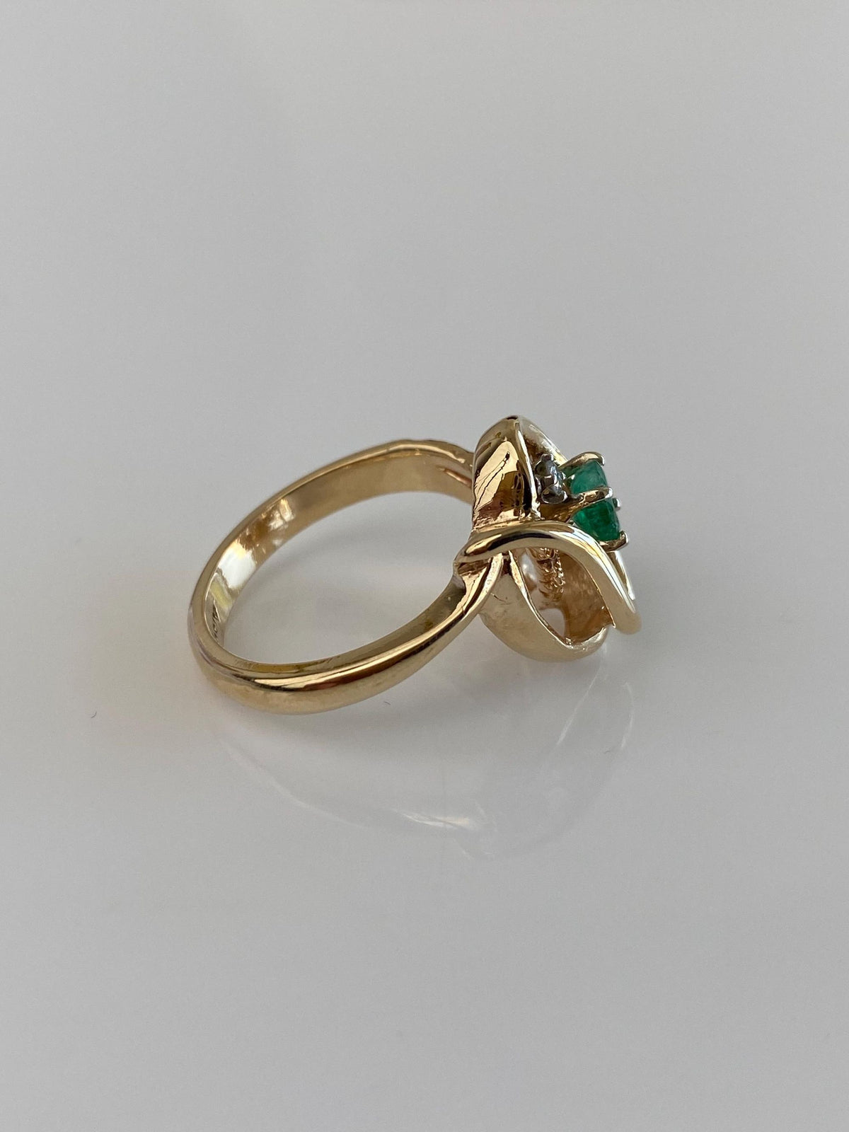 Vintage Solid 14k Yellow Gold Diamonds Emerald Abstract Ring - Size 5.75