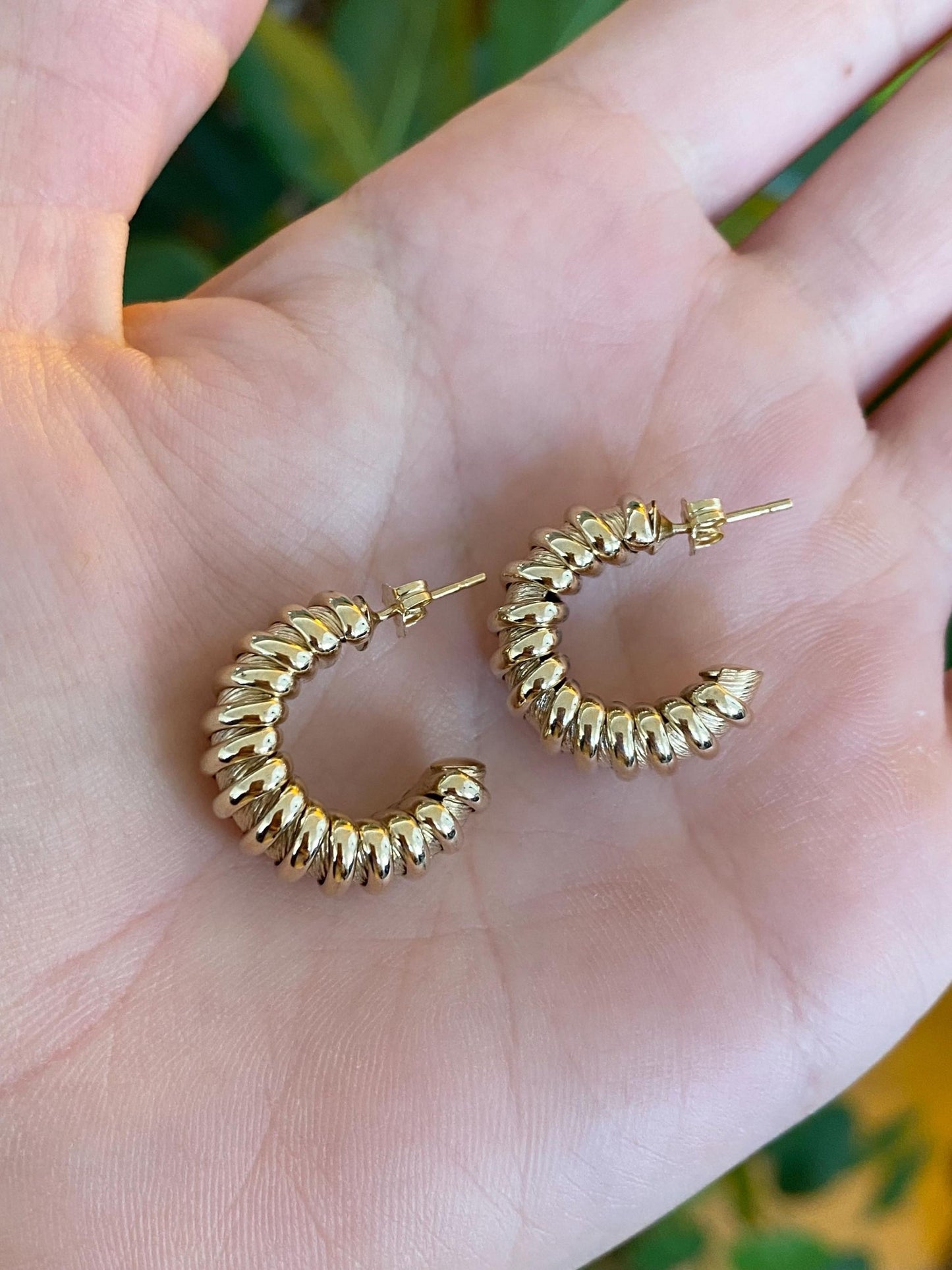 Vintage 10k Yellow Gold Ribbed Hoop Earrings