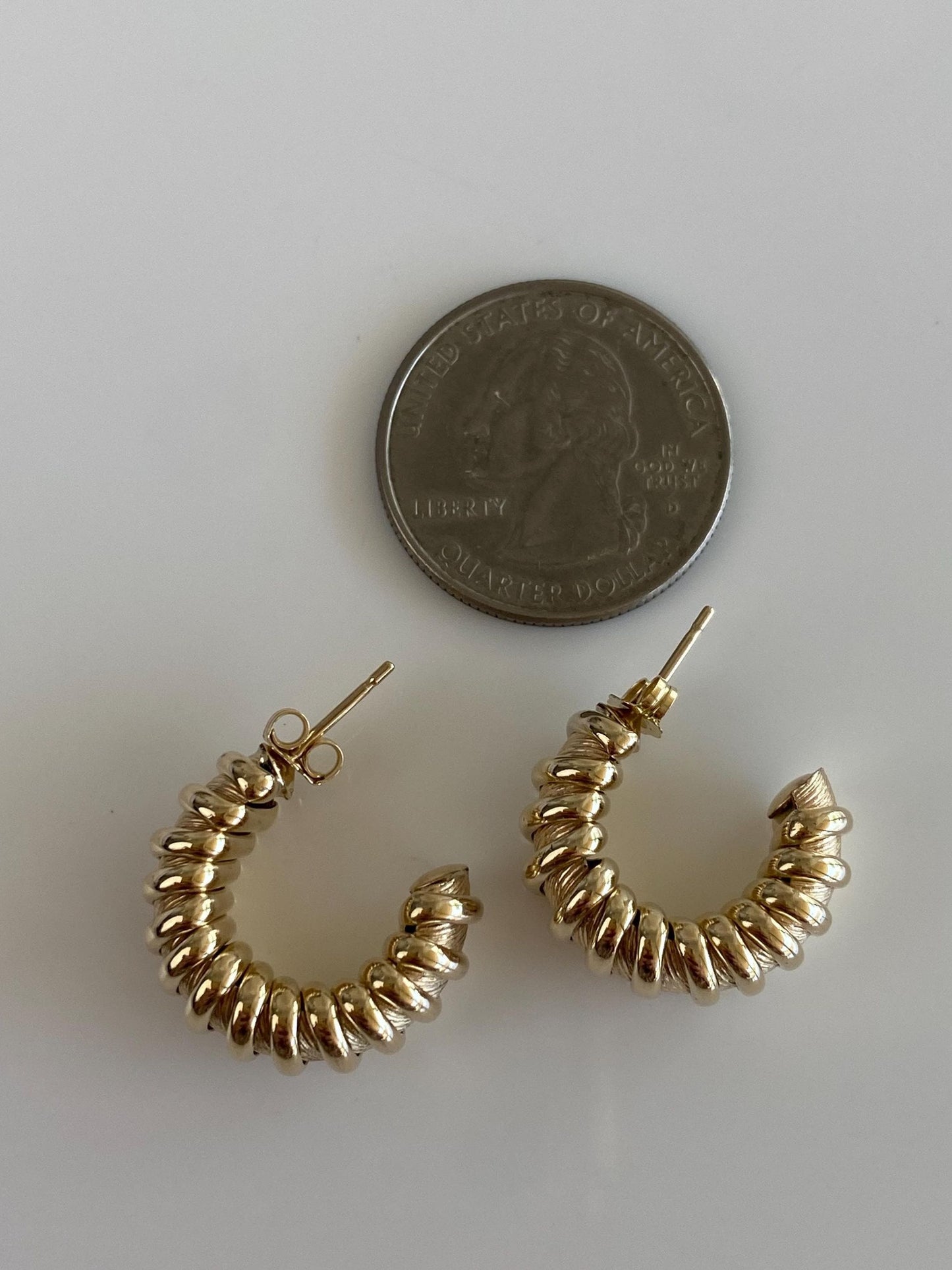 Vintage 10k Yellow Gold Ribbed Hoop Earrings