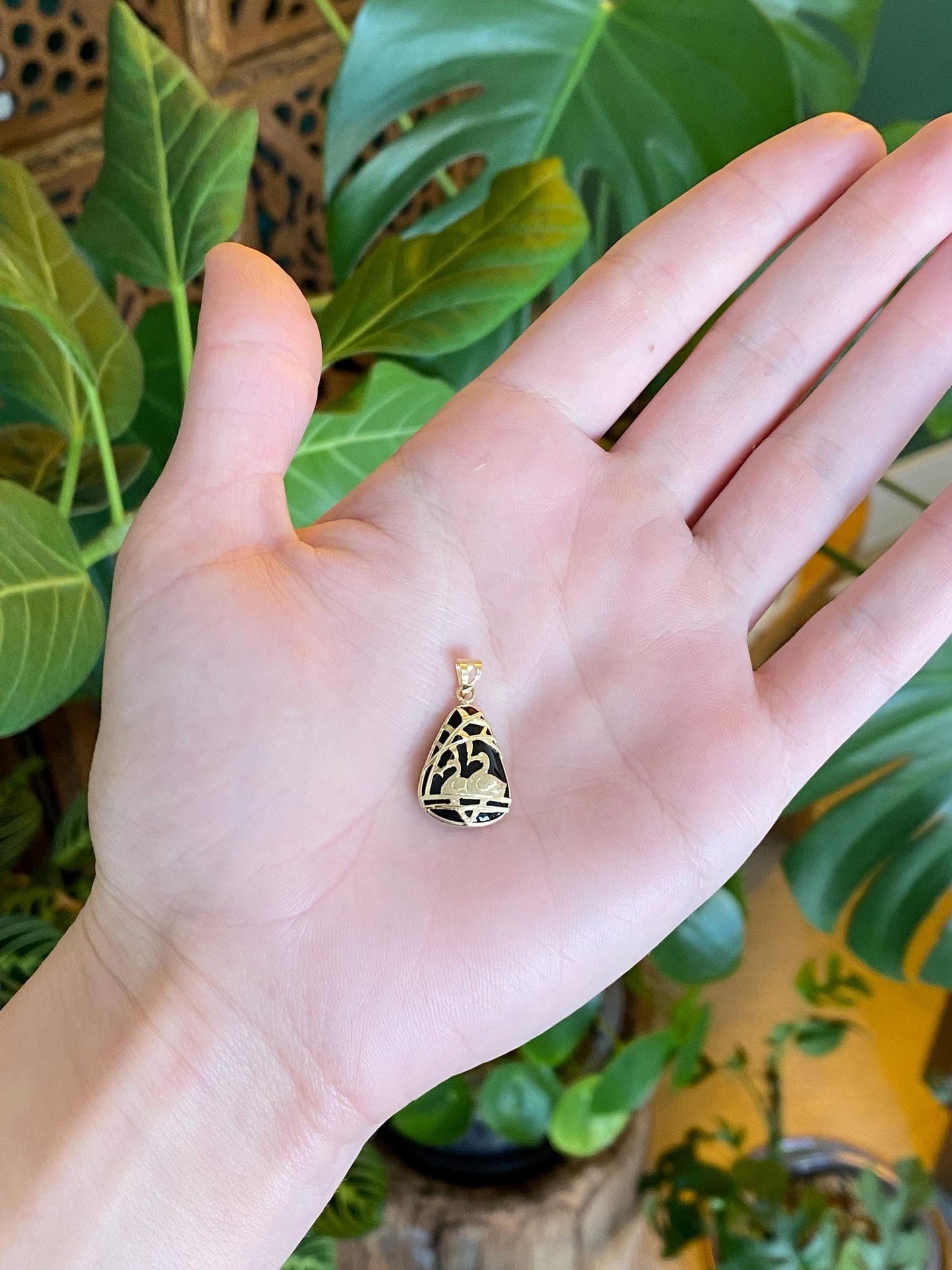 Vintage Solid 14k Yellow Gold Black Onyx Carved Ducks Charm