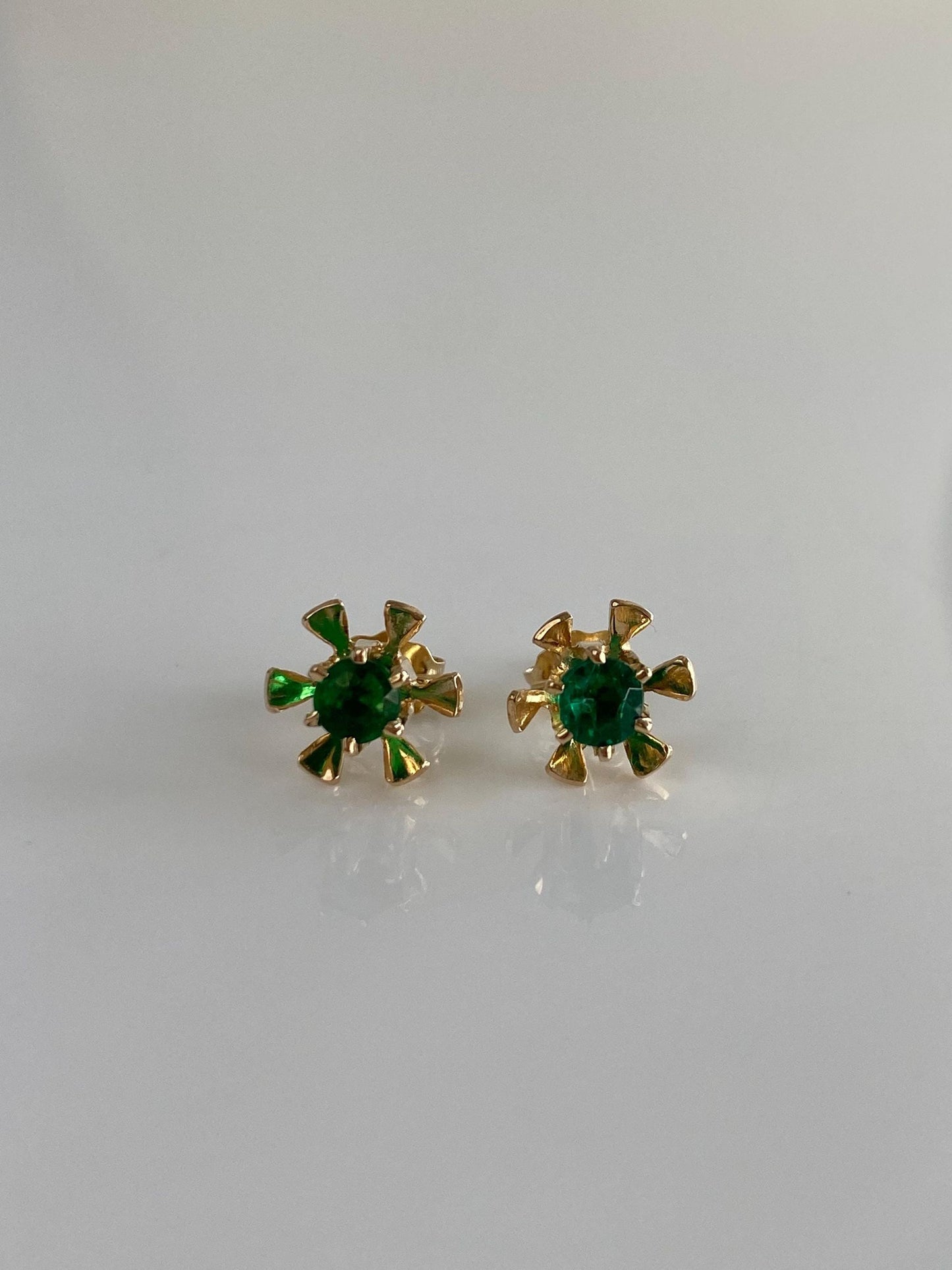 Vintage Solid 10k Yellow Gold Green Cubic Zirconia Flower Stud Earrings