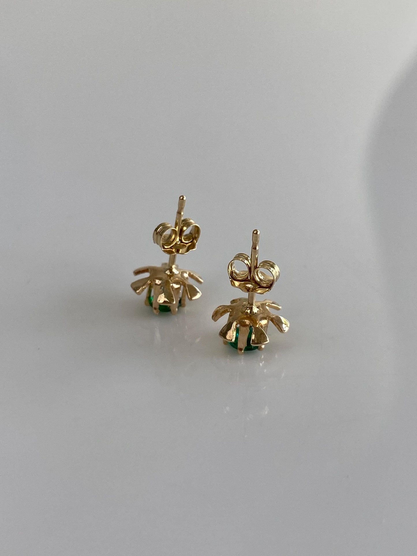 Vintage Solid 10k Yellow Gold Green Cubic Zirconia Flower Stud Earrings
