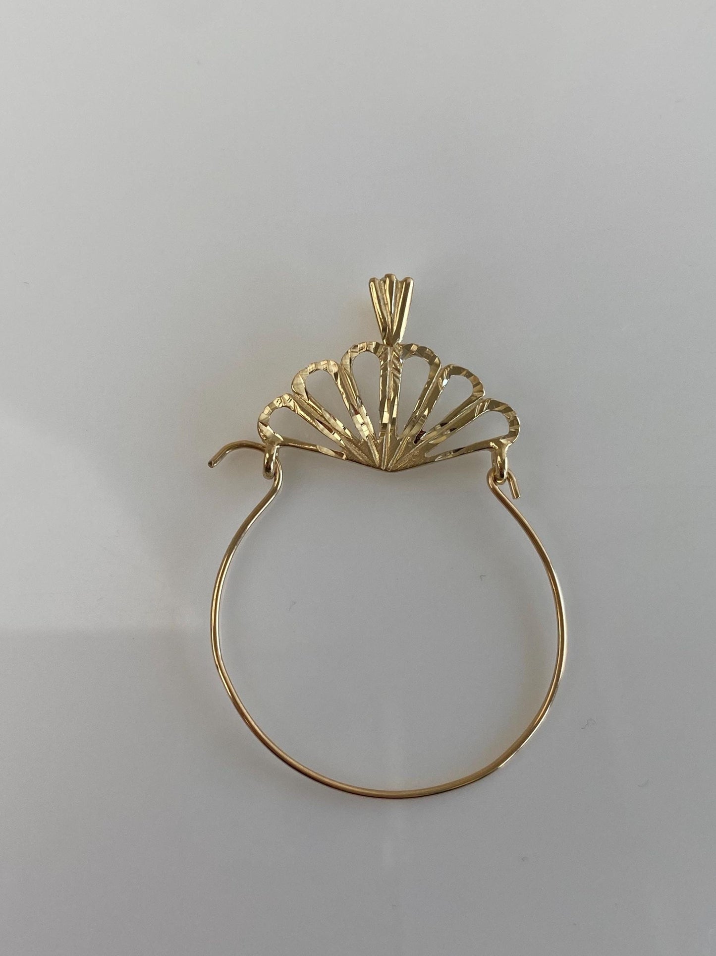 Vintage Solid 14k Yellow Gold Diamond Cut Scalloped Fan Design Charm Holder Charm