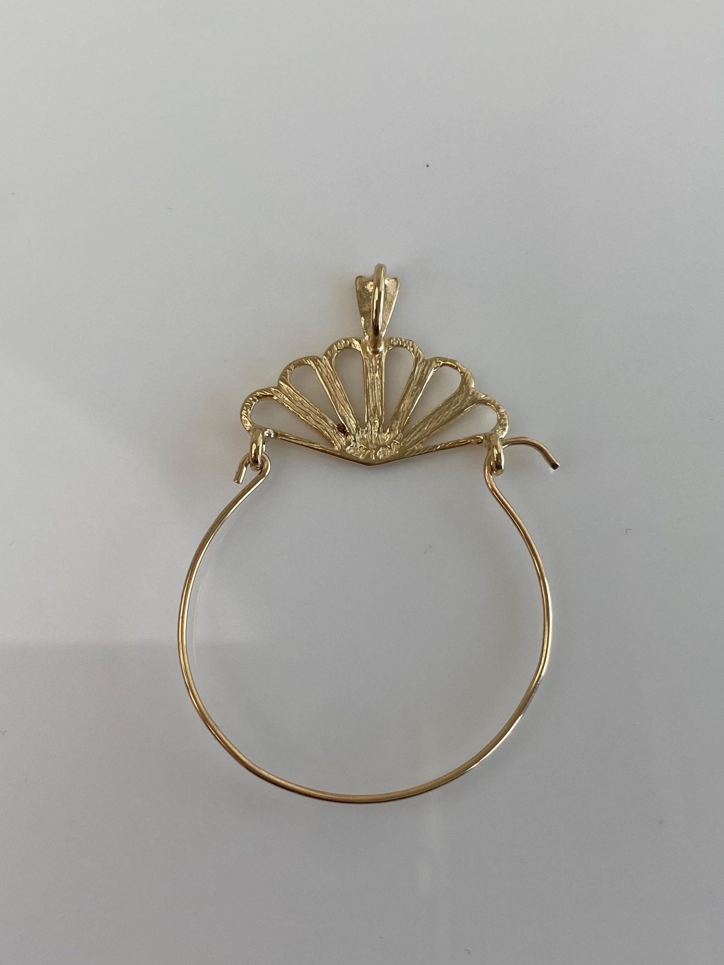 Vintage Solid 14k Yellow Gold Diamond Cut Scalloped Fan Design Charm Holder Charm