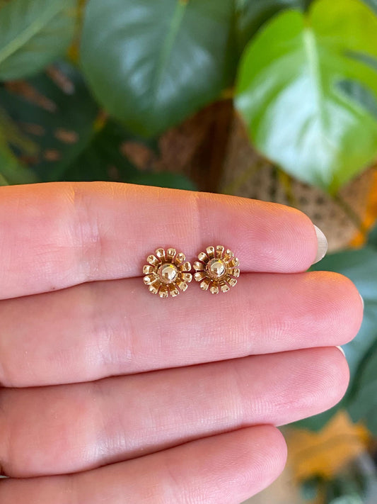 Vintage Solid 14k Yellow Gold Flower Stud Earrings