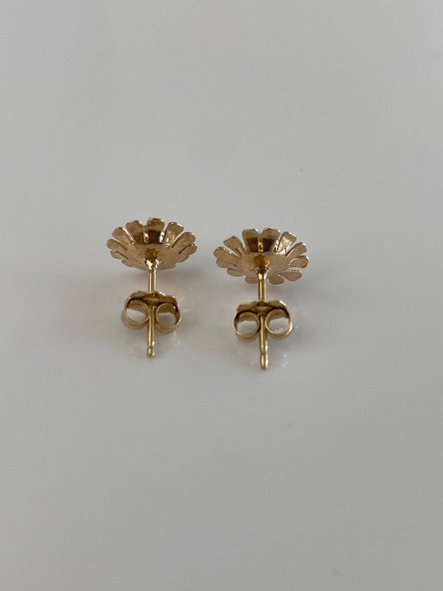 Vintage Solid 14k Yellow Gold Flower Stud Earrings