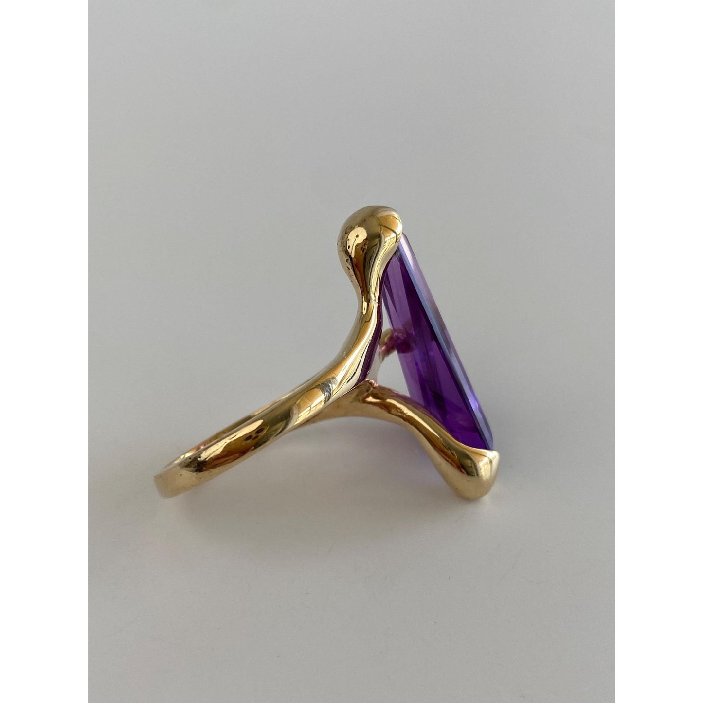 Vintage Solid 14k Yellow Gold Purple Sapphire Ring - Size 7.5