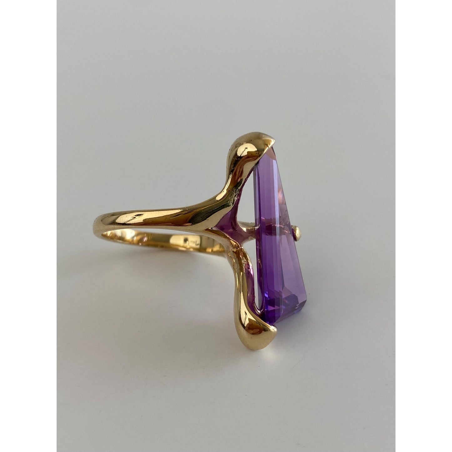 Vintage Solid 14k Yellow Gold Purple Sapphire Ring - Size 7.5