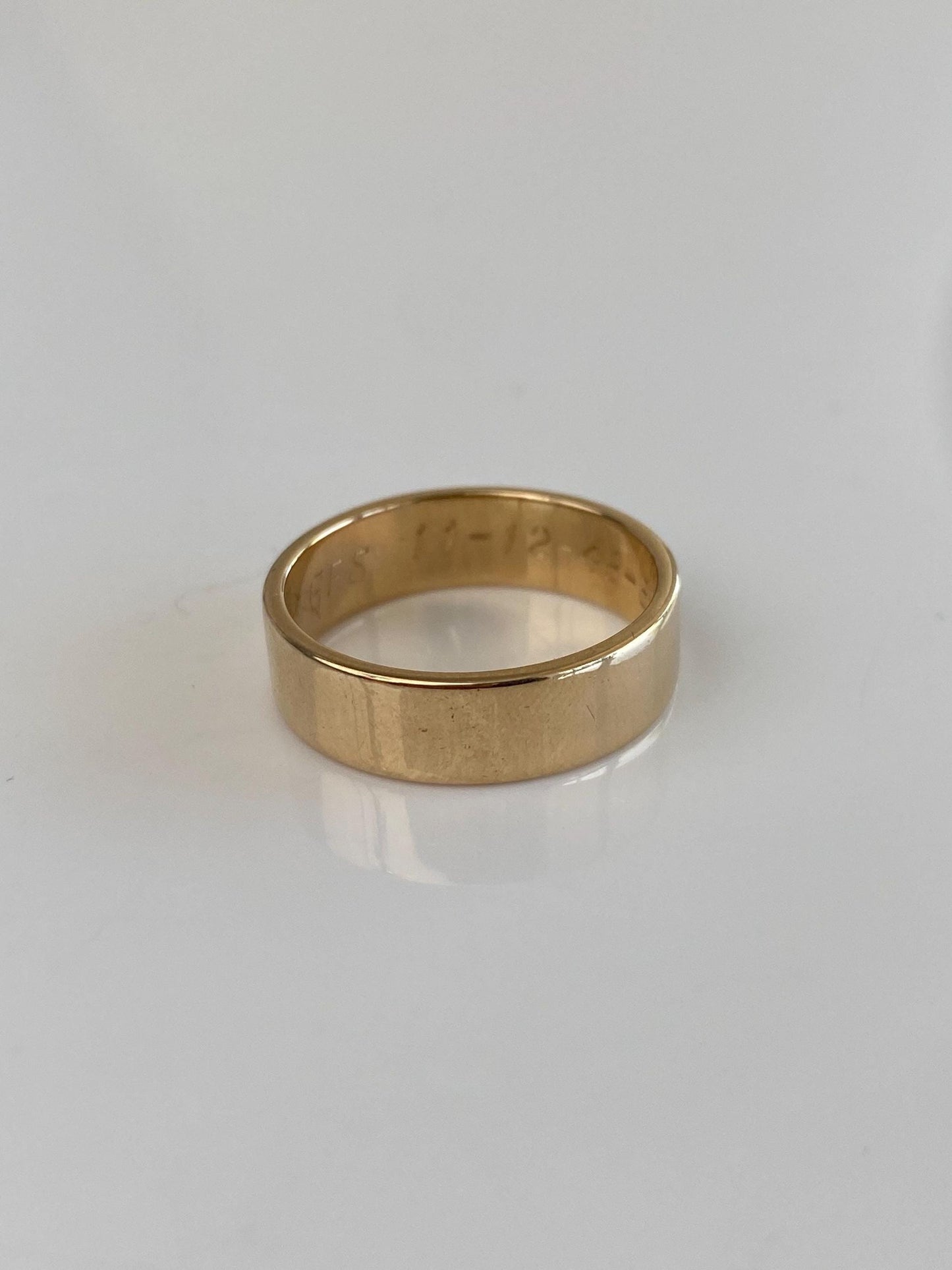 Vintage Solid 14k Yellow Gold Straight Edge Ring Band - Size 8