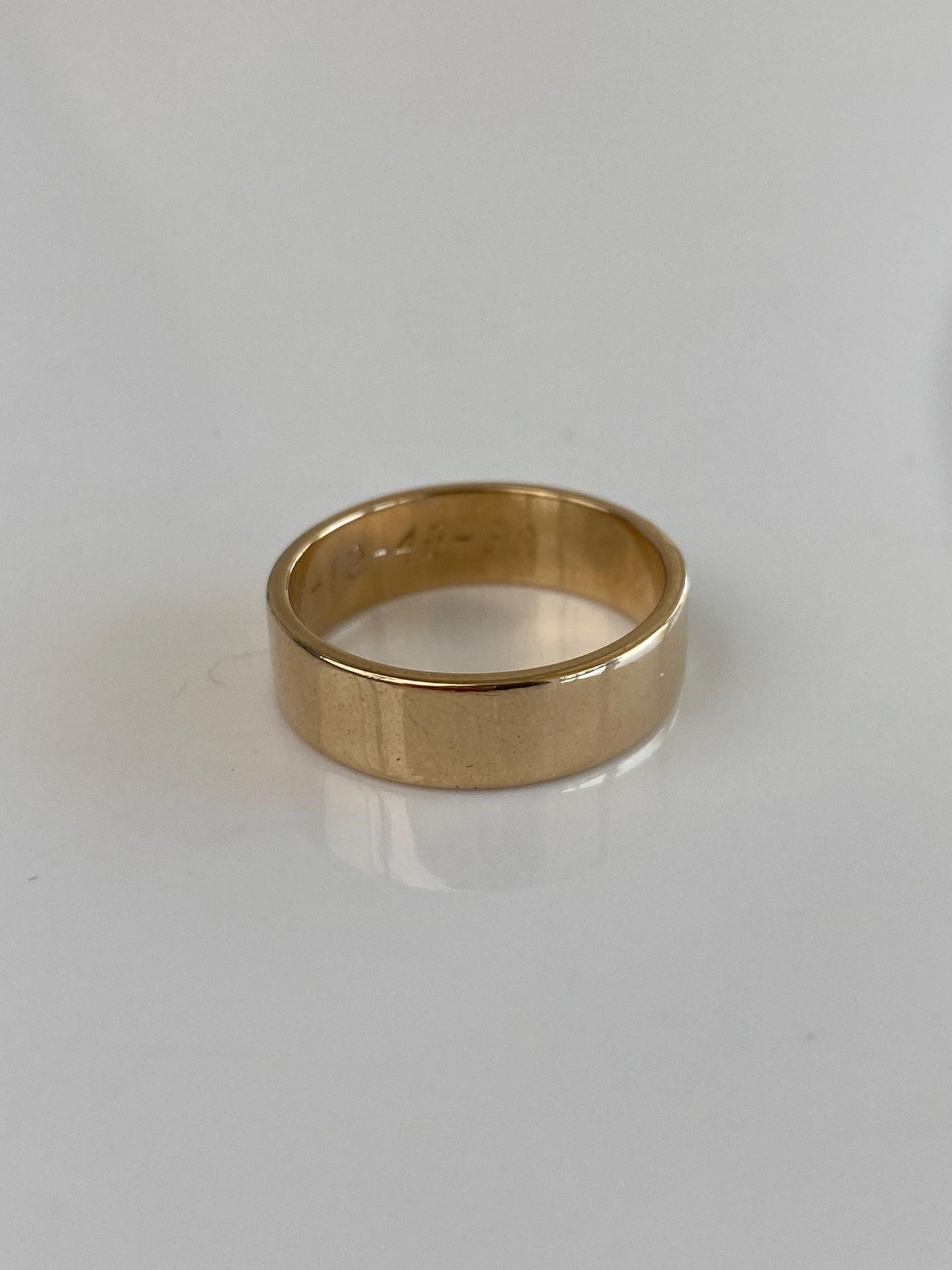 Vintage Solid 14k Yellow Gold Straight Edge Ring Band - Size 8