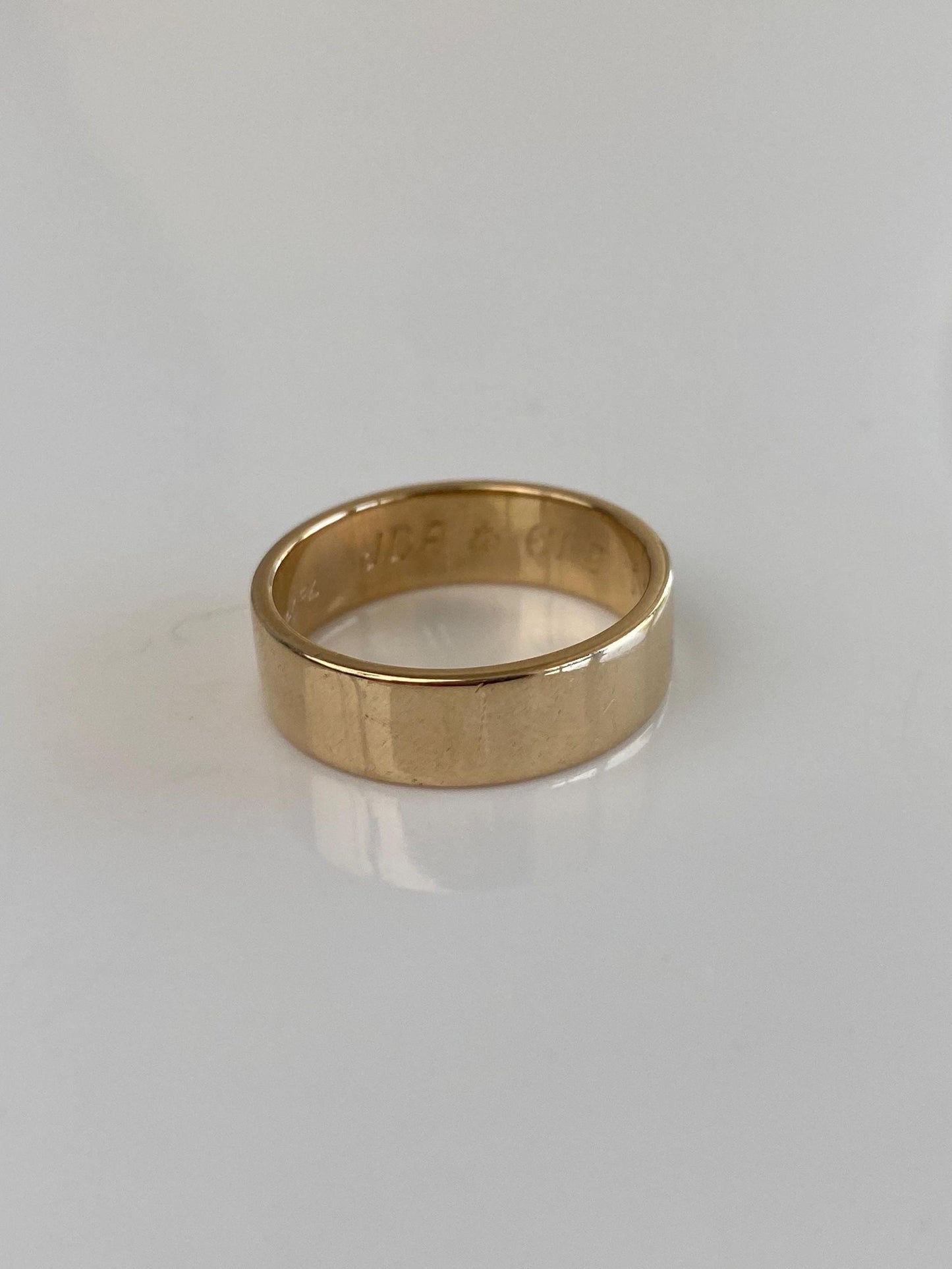 Vintage Solid 14k Yellow Gold Straight Edge Ring Band - Size 8