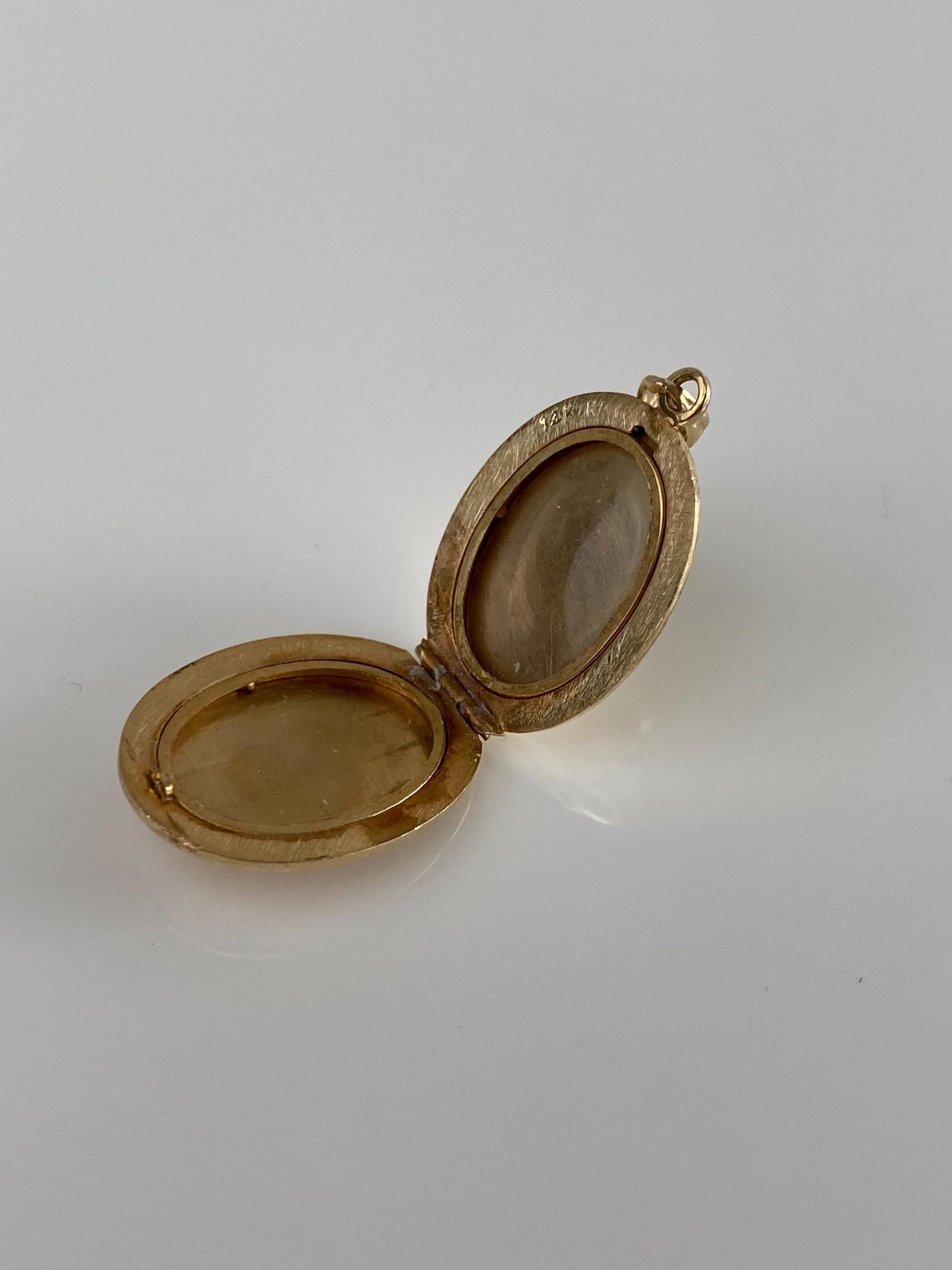 Vintage Solid 14k Yellow Gold Monogram Lined Locket Charm