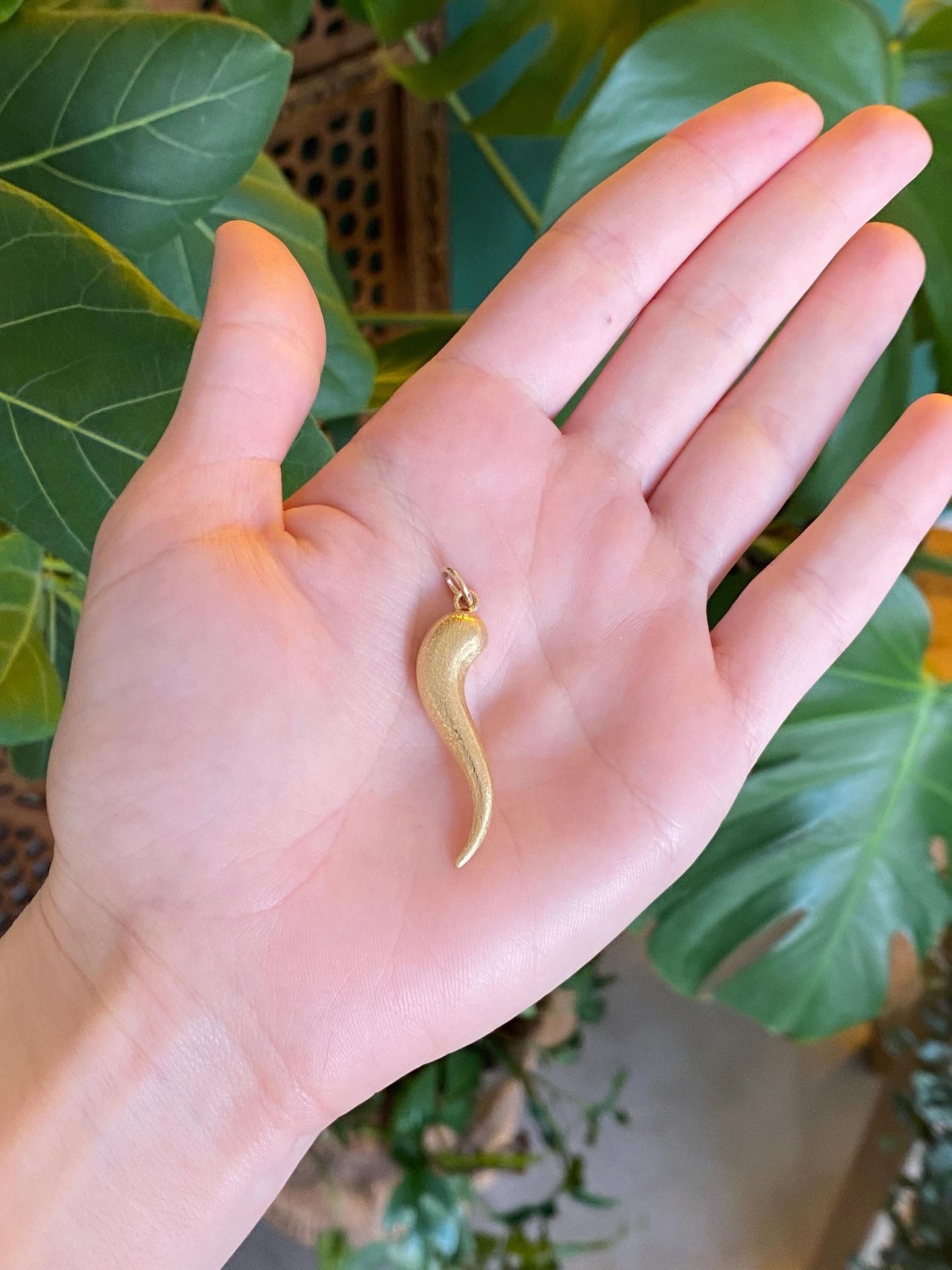 Vintage 18k Yellow Gold Large Satin Italian Horn Charm