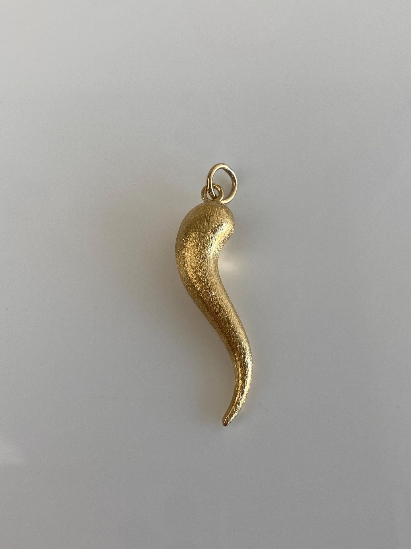 Vintage 18k Yellow Gold Large Satin Italian Horn Charm