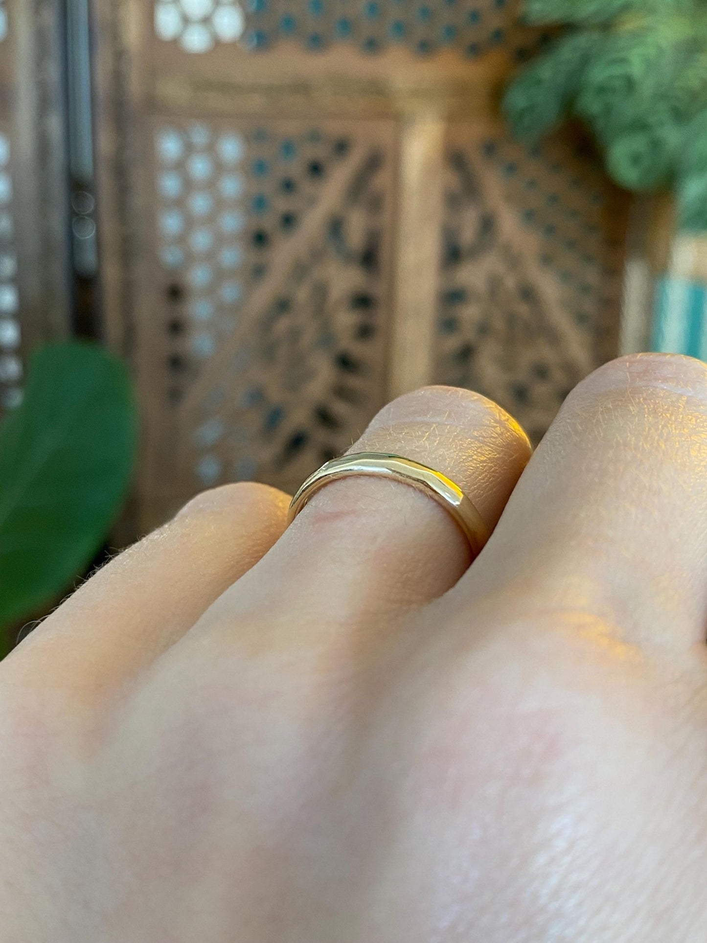 Vintage Solid 14k Yellow Gold Soft Faceted Ring Band - Size 5.75