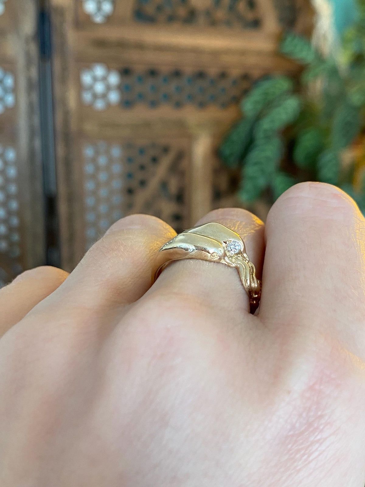 Vintage Solid 14k Yellow Gold Diamond Dolphins Swimming Ring - Size 6.75