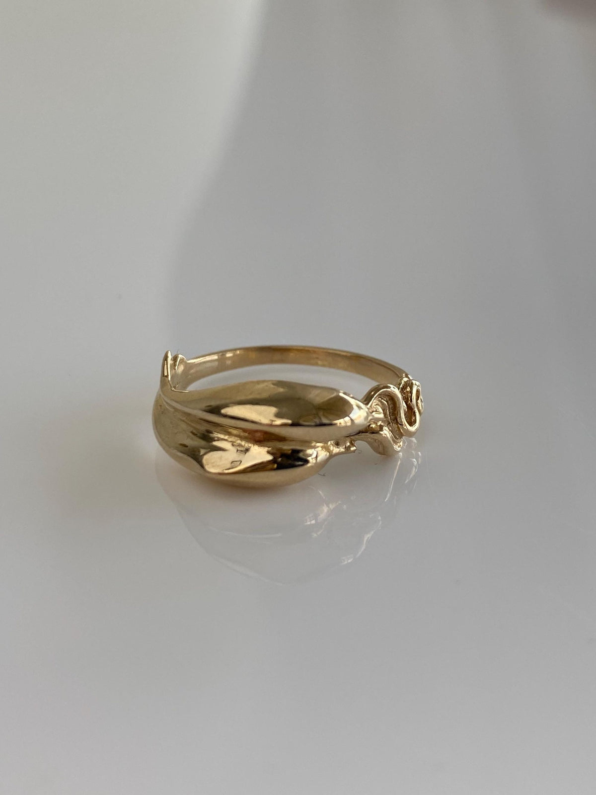 Vintage Solid 14k Yellow Gold Diamond Dolphins Swimming Ring - Size 6.75