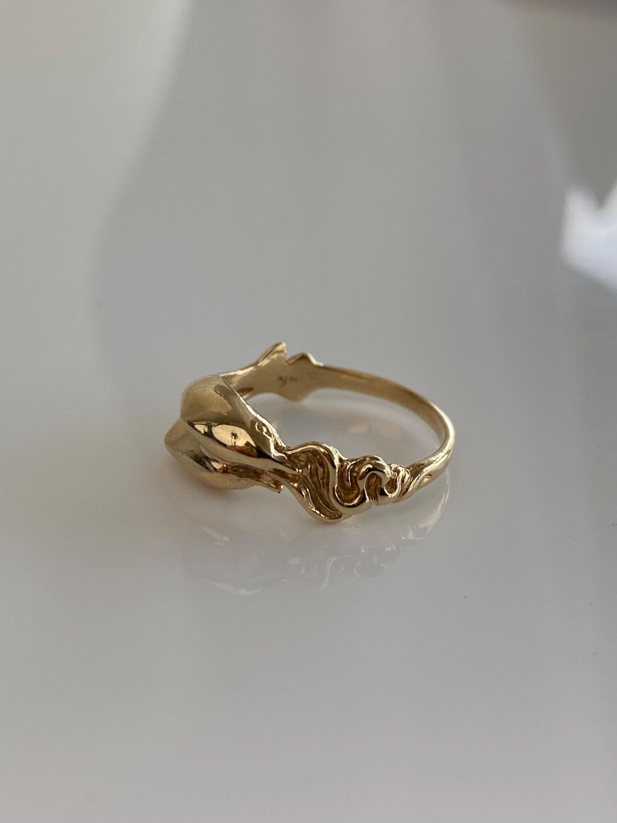 Vintage Solid 14k Yellow Gold Diamond Dolphins Swimming Ring - Size 6.75