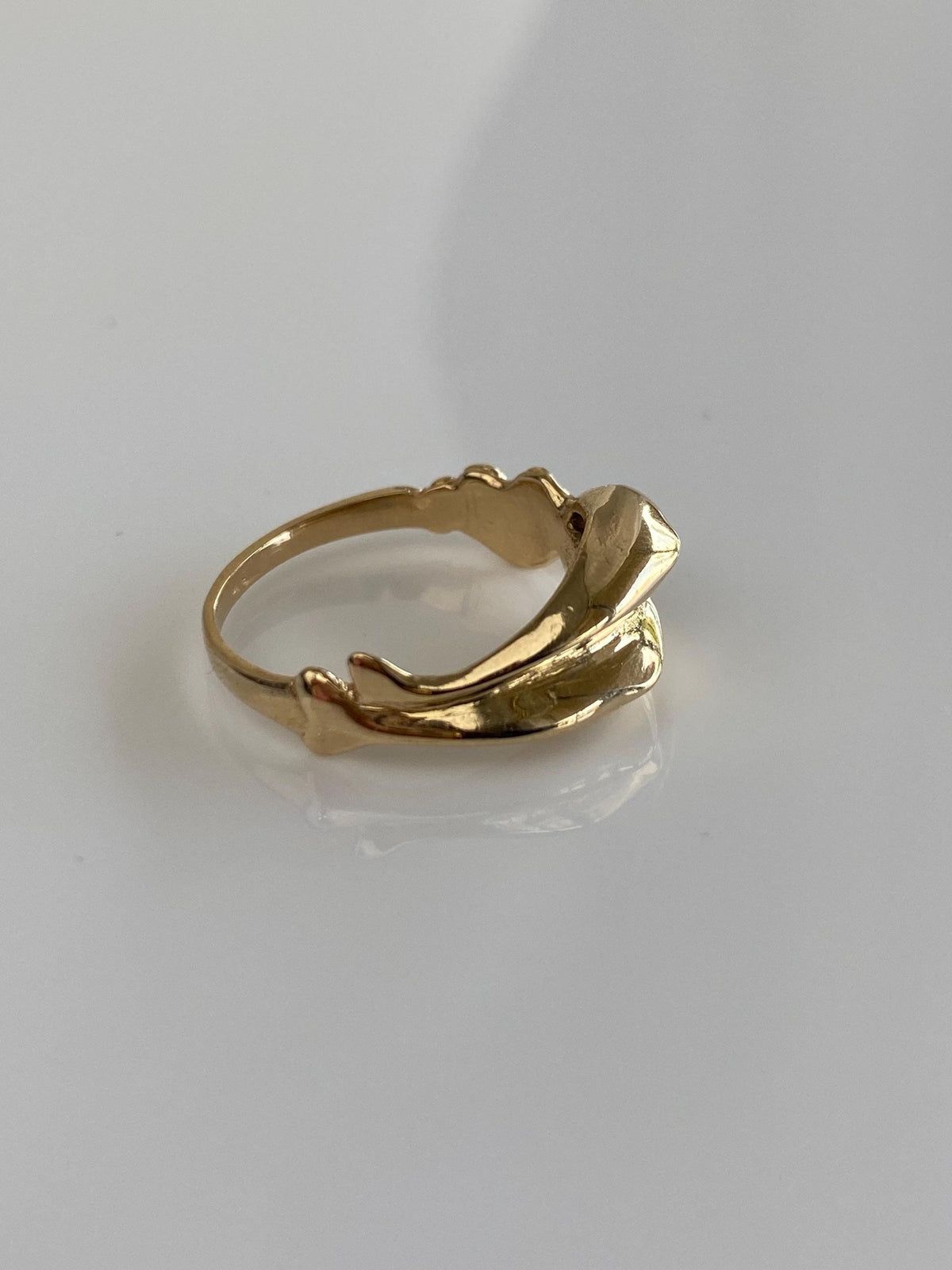 Vintage Solid 14k Yellow Gold Diamond Dolphins Swimming Ring - Size 6.75