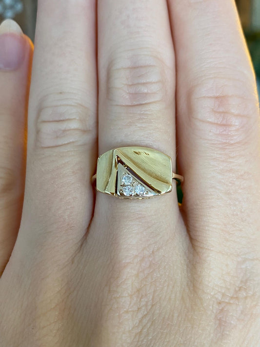 Vintage Solid 14k White & Yellow Gold Diamonds Ring - Size 7.5