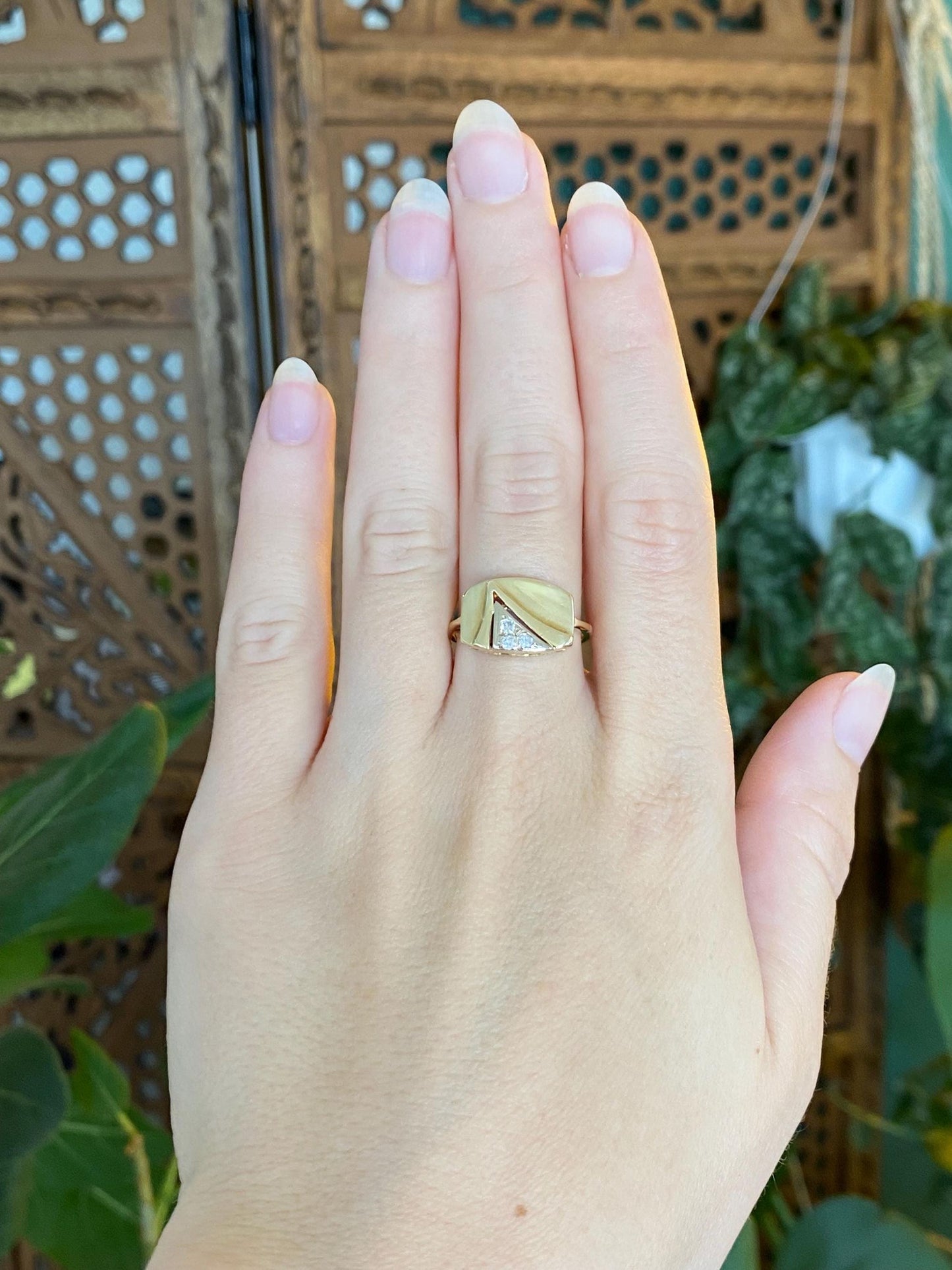 Vintage Solid 14k White & Yellow Gold Diamonds Ring - Size 7.5