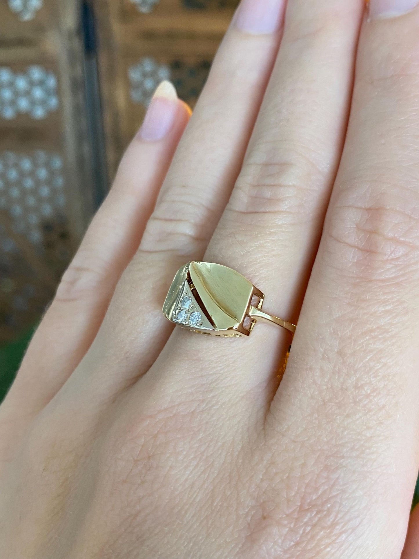 Vintage Solid 14k White & Yellow Gold Diamonds Ring - Size 7.5