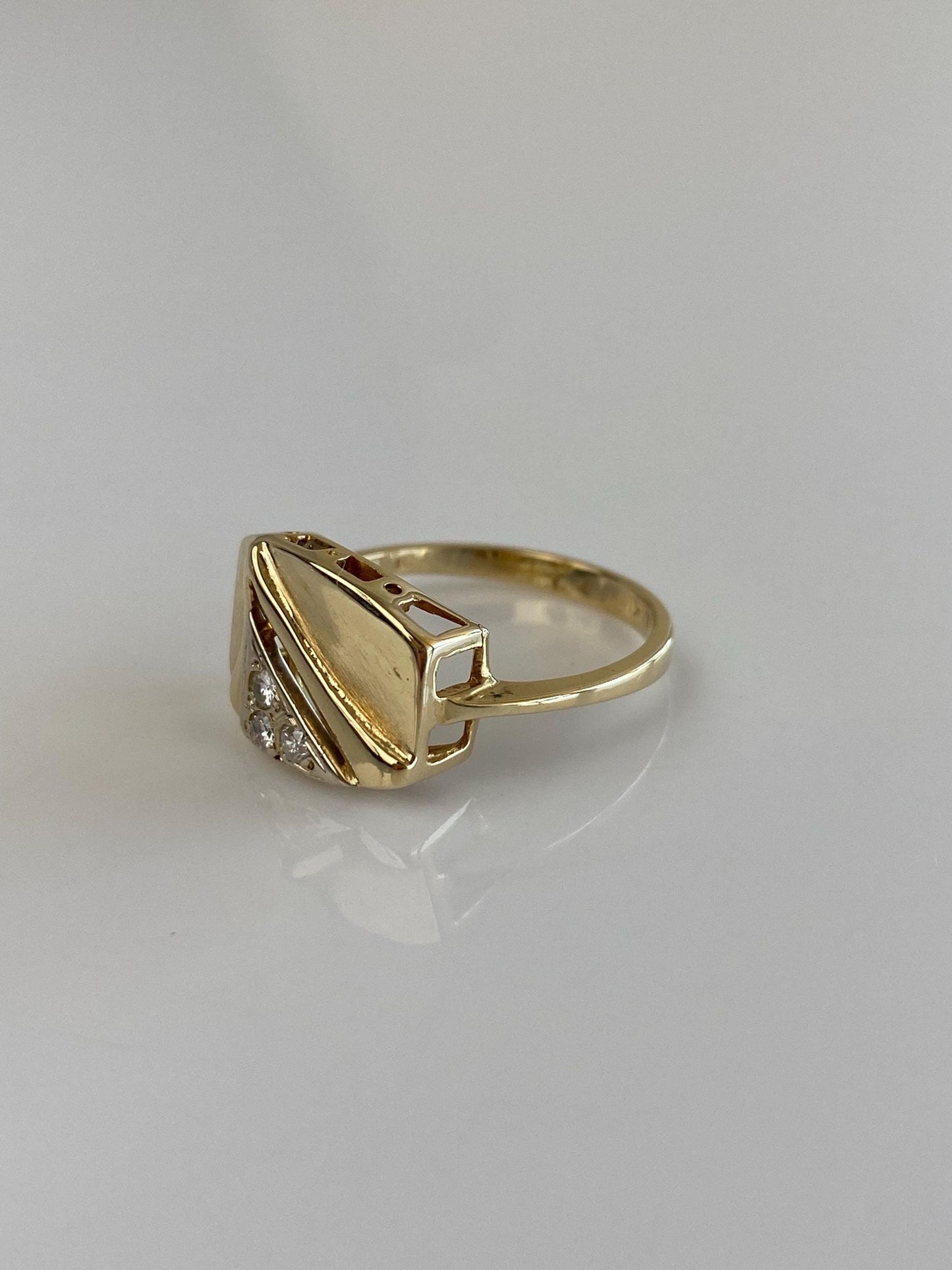 Vintage Solid 14k White & Yellow Gold Diamonds Ring - Size 7.5
