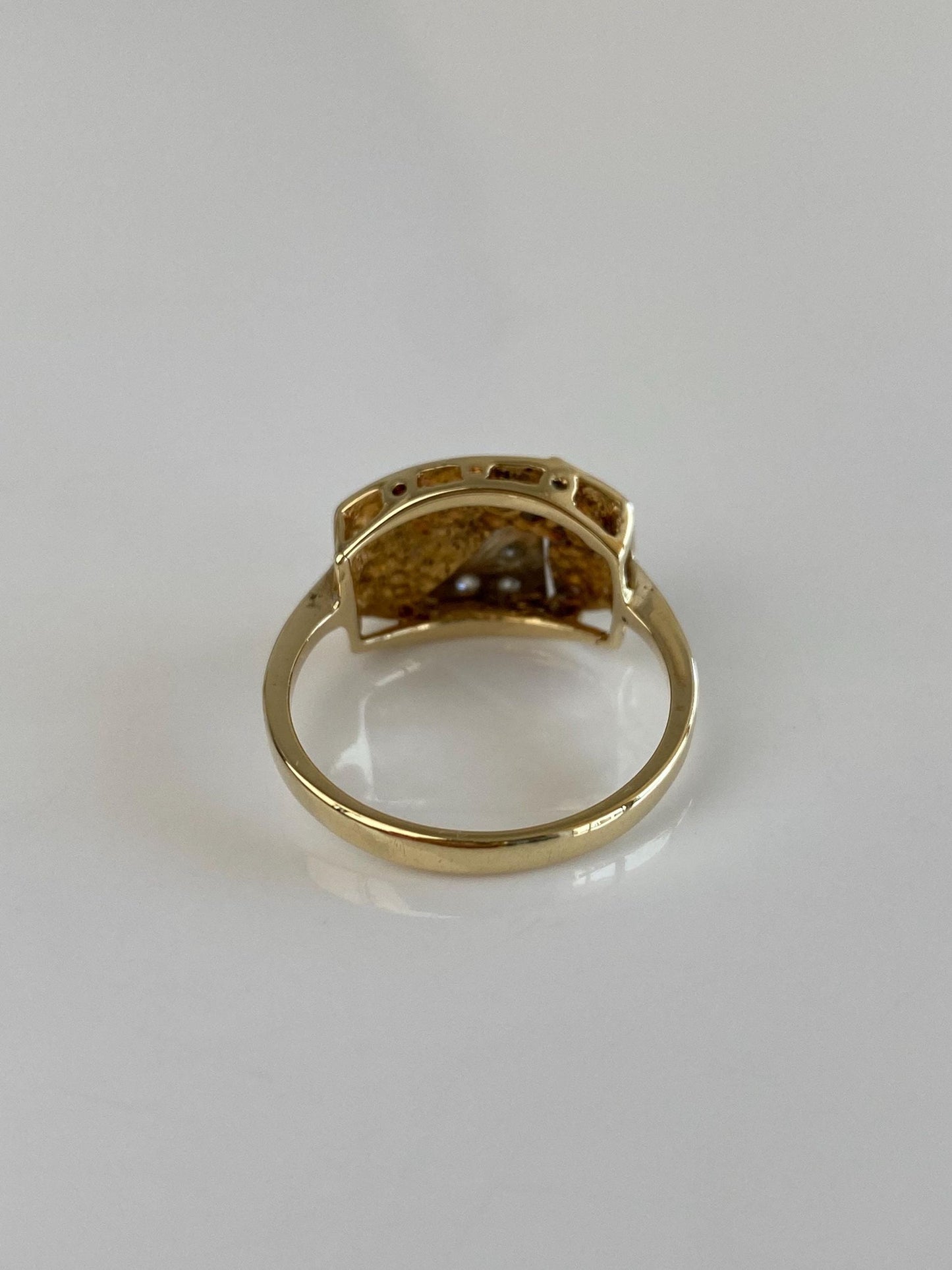 Vintage Solid 14k White & Yellow Gold Diamonds Ring - Size 7.5