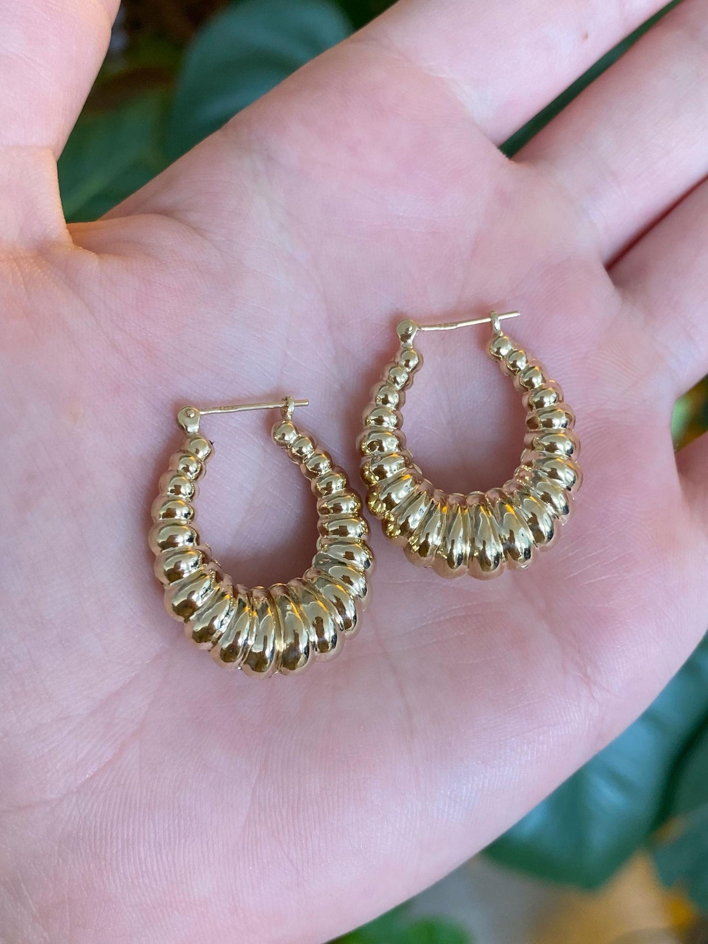Vintage 14k Yellow Gold Scalloped Hoop Earrings