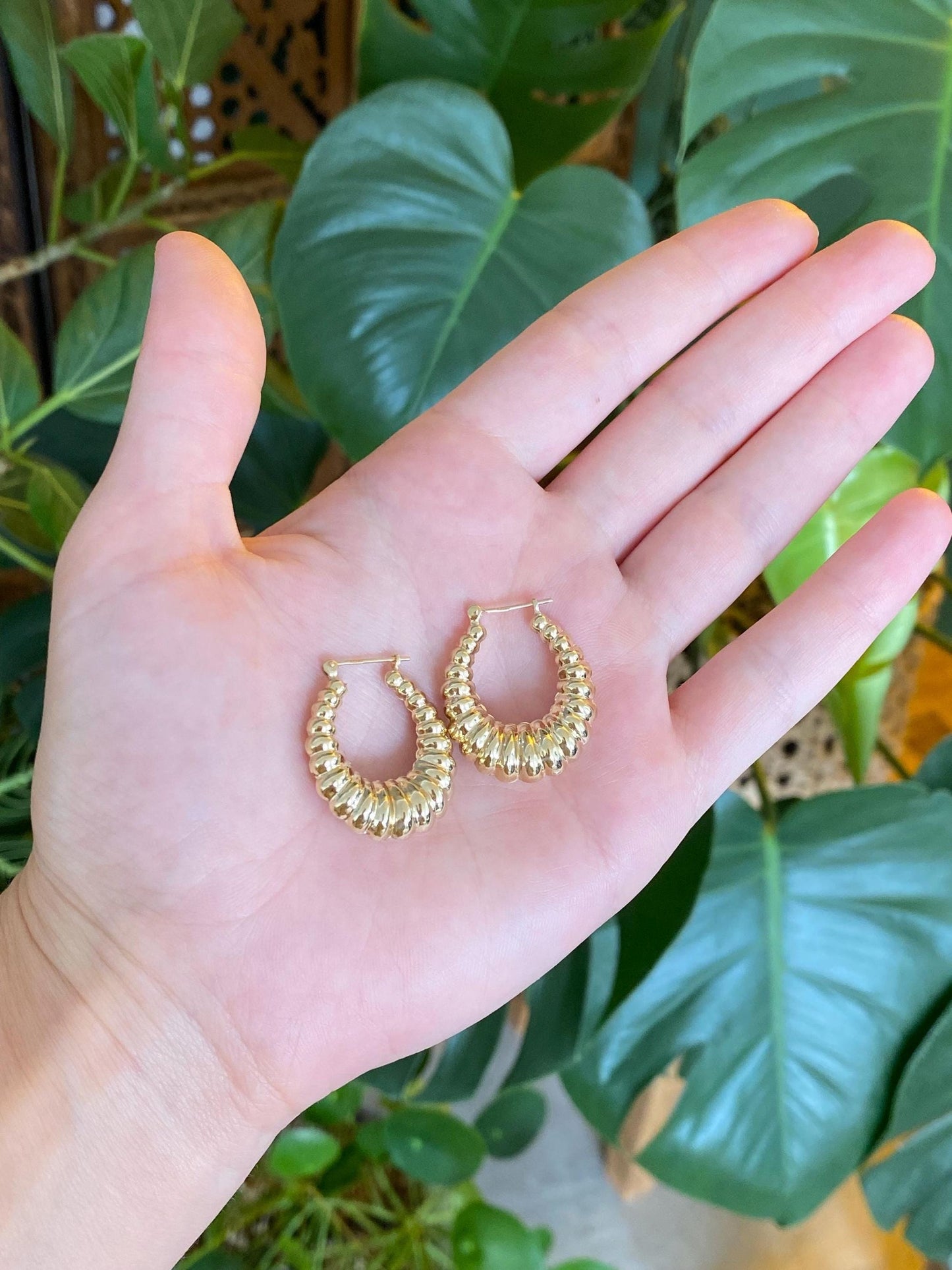 Vintage 14k Yellow Gold Scalloped Hoop Earrings