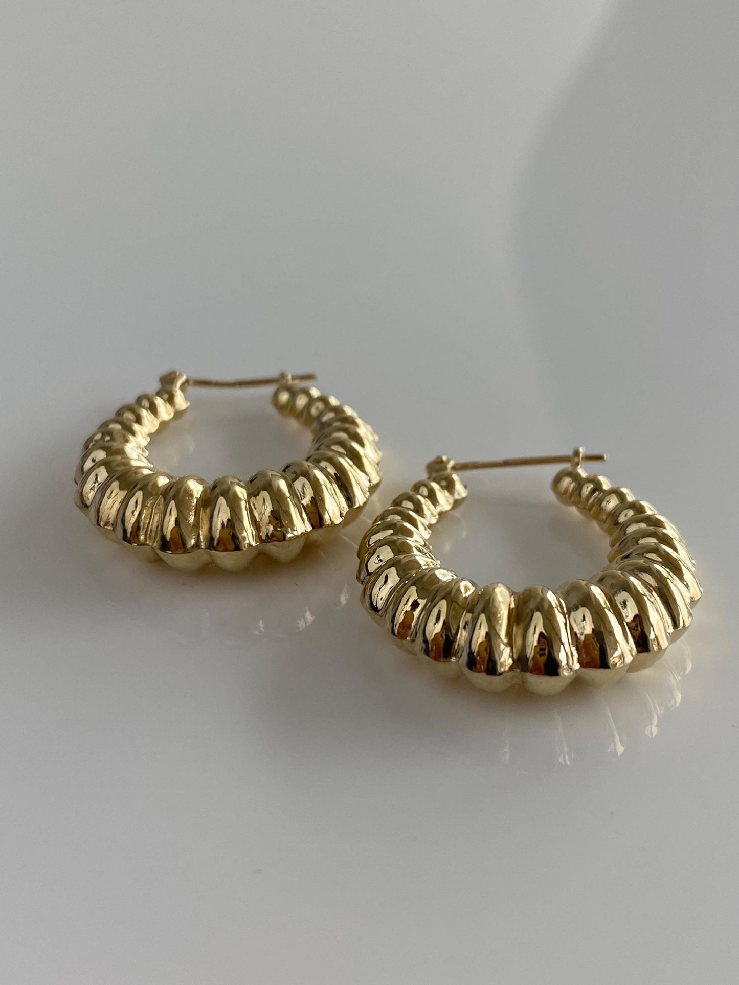 Vintage 14k Yellow Gold Scalloped Hoop Earrings