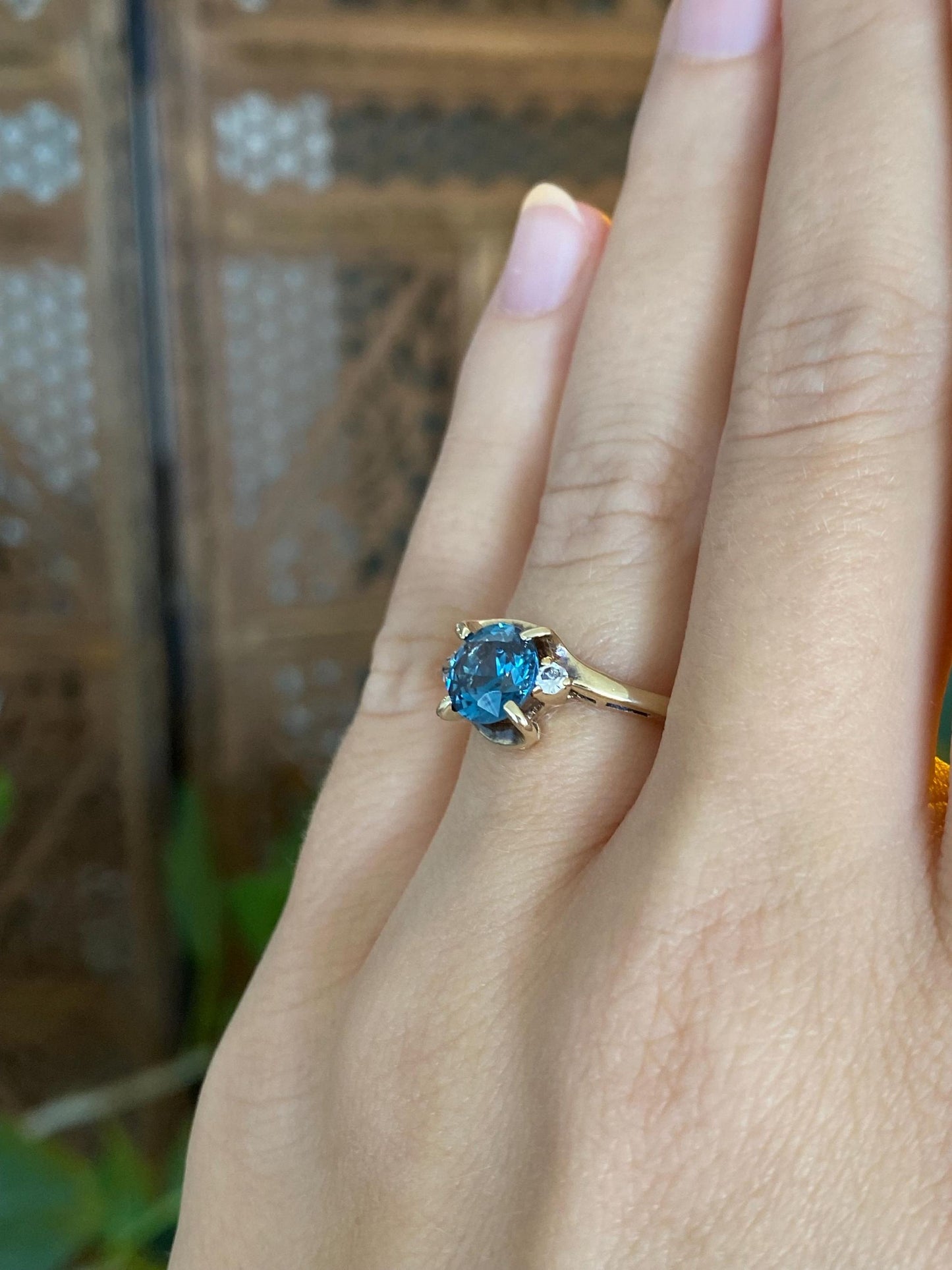 Vintage Solid 10k Yellow Gold Clear Quartz Blue Spinel Ring - Size 5.75