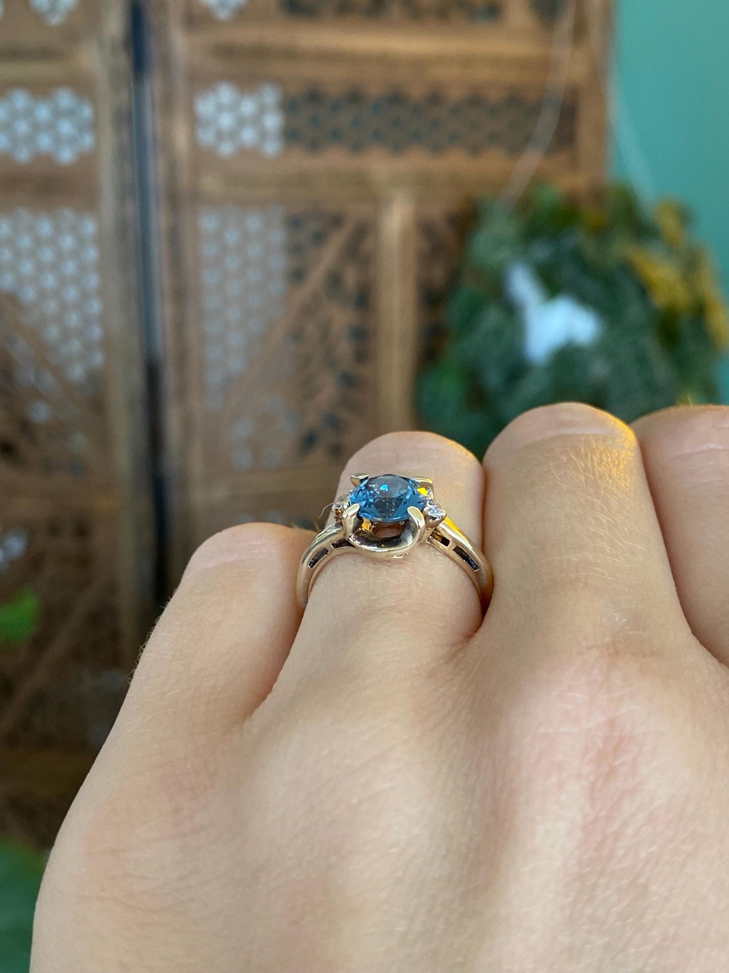 Vintage Solid 10k Yellow Gold Clear Quartz Blue Spinel Ring - Size 5.75