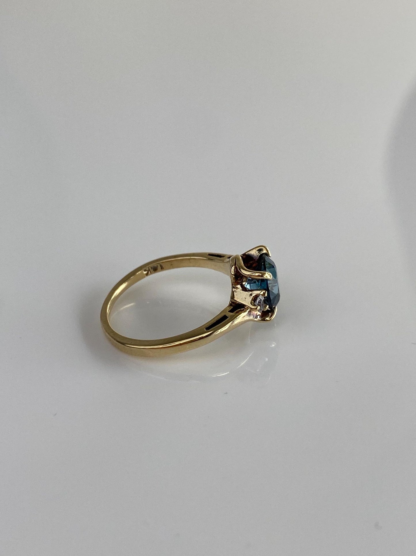 Vintage Solid 10k Yellow Gold Clear Quartz Blue Spinel Ring - Size 5.75