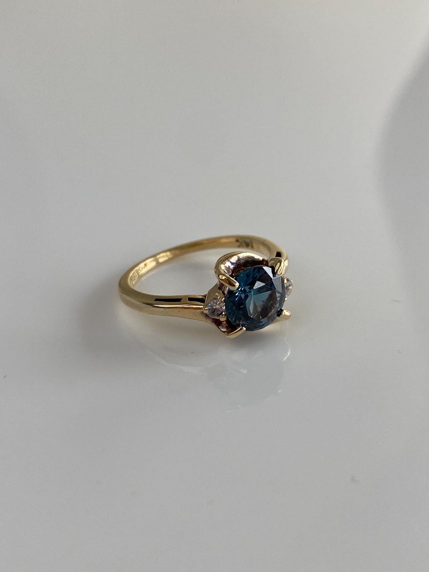 Vintage Solid 10k Yellow Gold Clear Quartz Blue Spinel Ring - Size 5.75