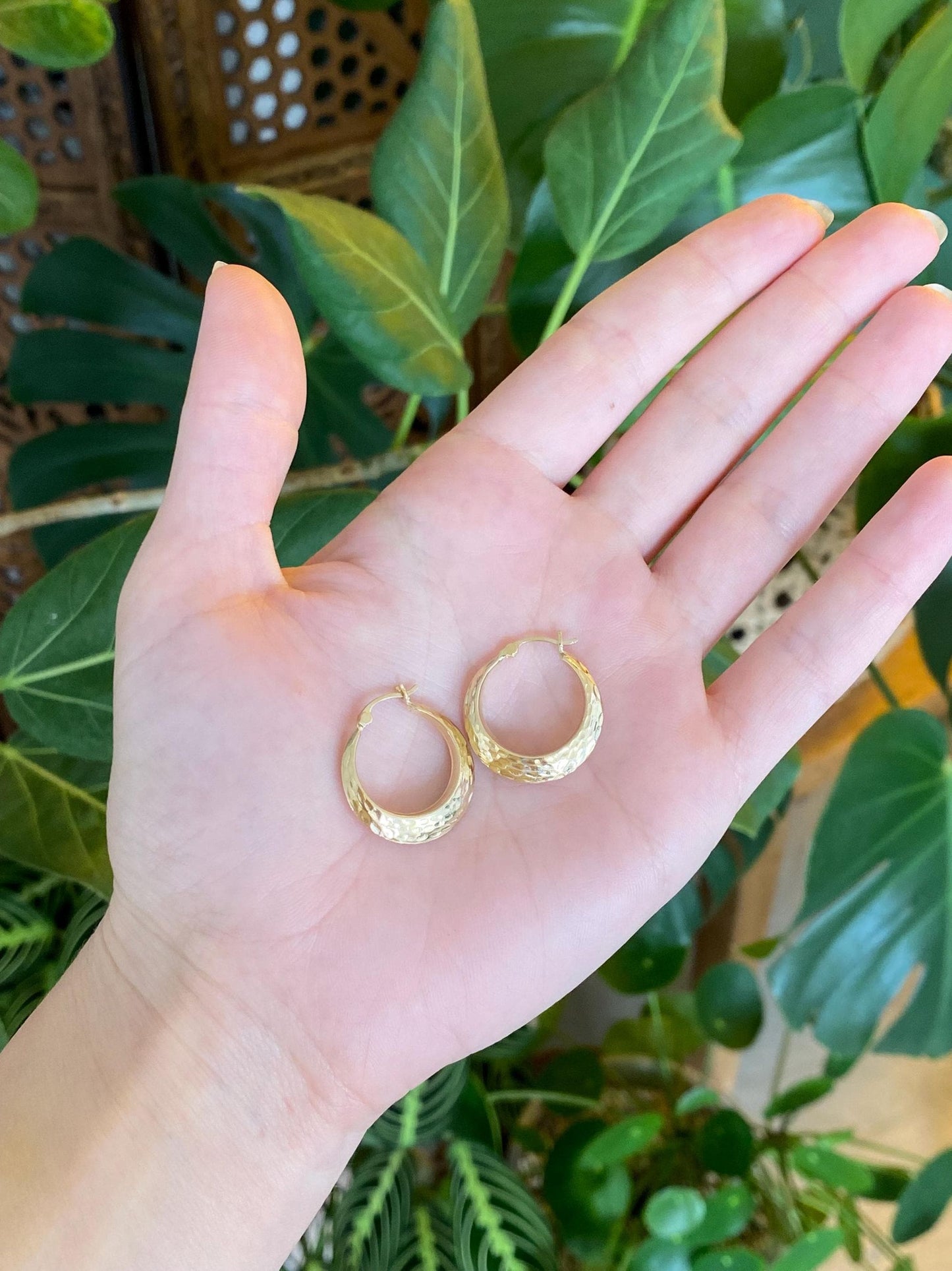 Vintage 14k Yellow Gold Diamond Cut Tapered Hoop Earrings