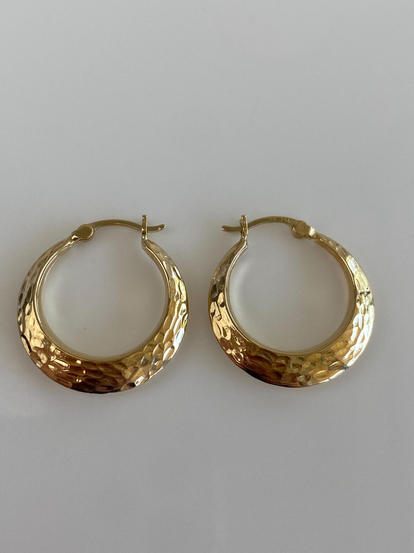 Vintage 14k Yellow Gold Diamond Cut Tapered Hoop Earrings