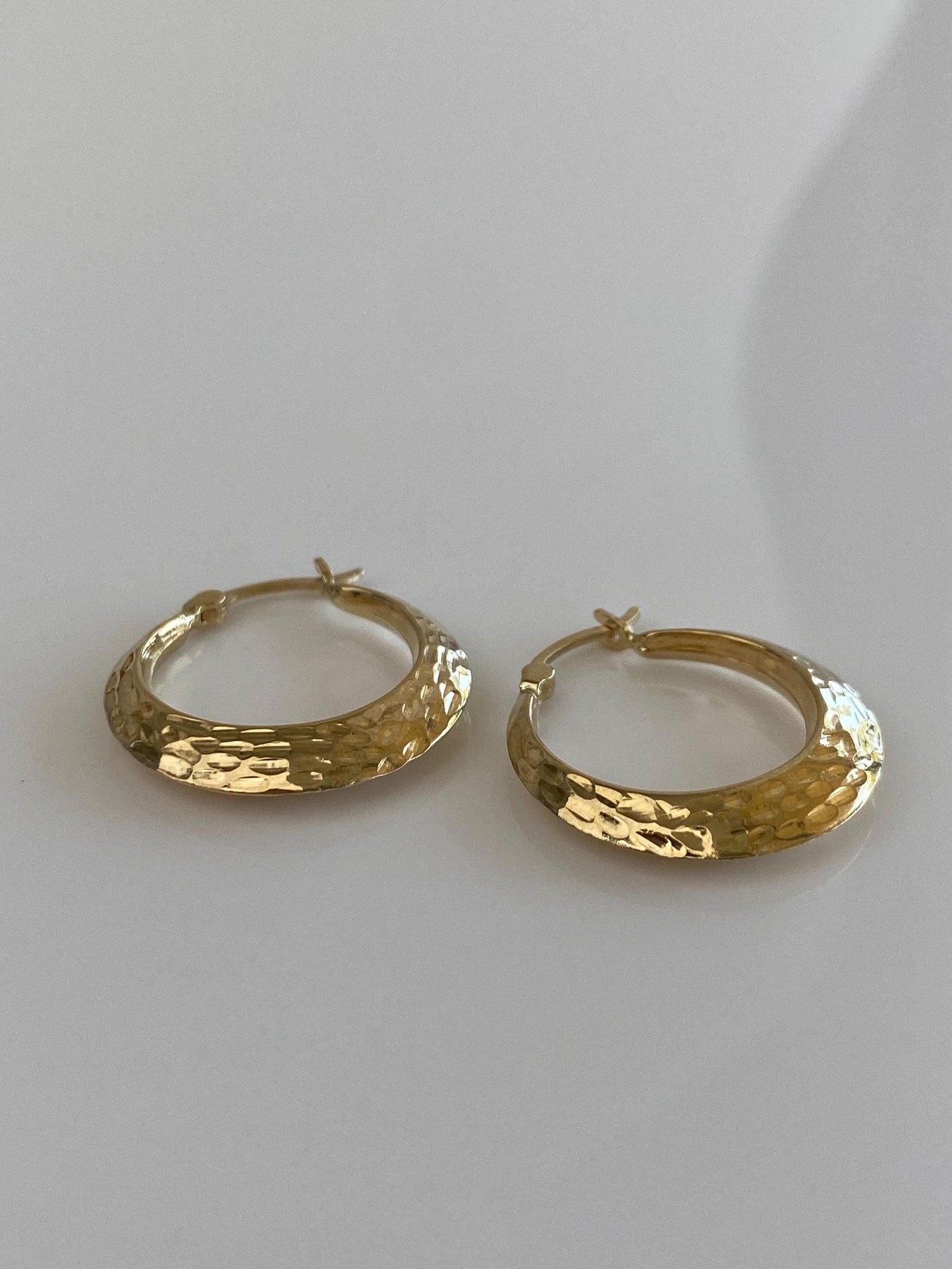 Vintage 14k Yellow Gold Diamond Cut Tapered Hoop Earrings