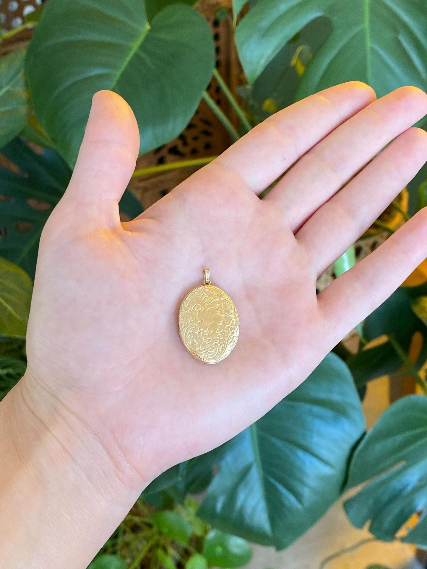 Vintage Solid 14k Yellow Gold Floral Locket Charm